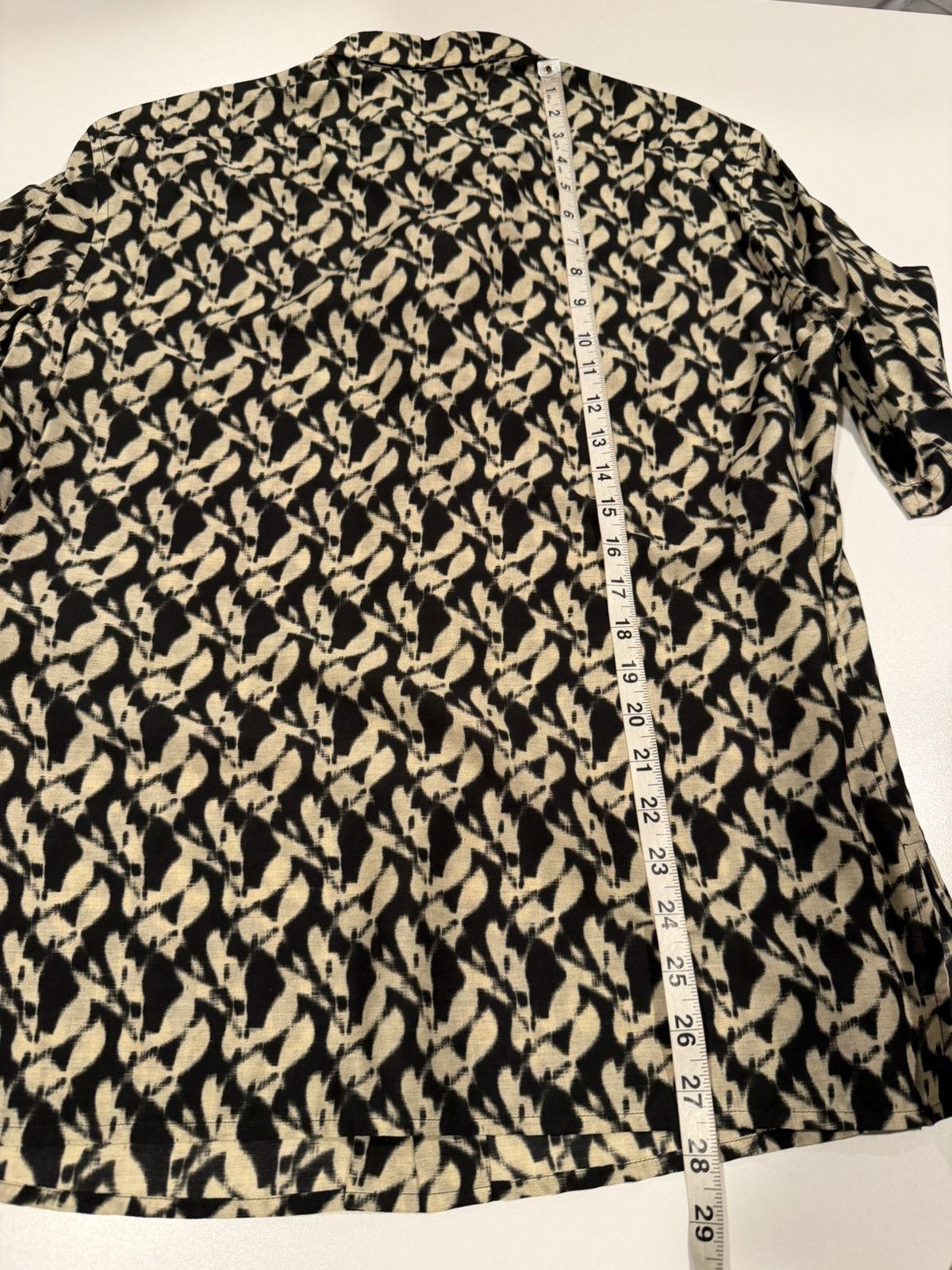 Saint Laurent Paris Saint Laurent men abstract print silk shirt. 38/M. $890 Size US M / EU 48-50 / 2 - 9 Thumbnail