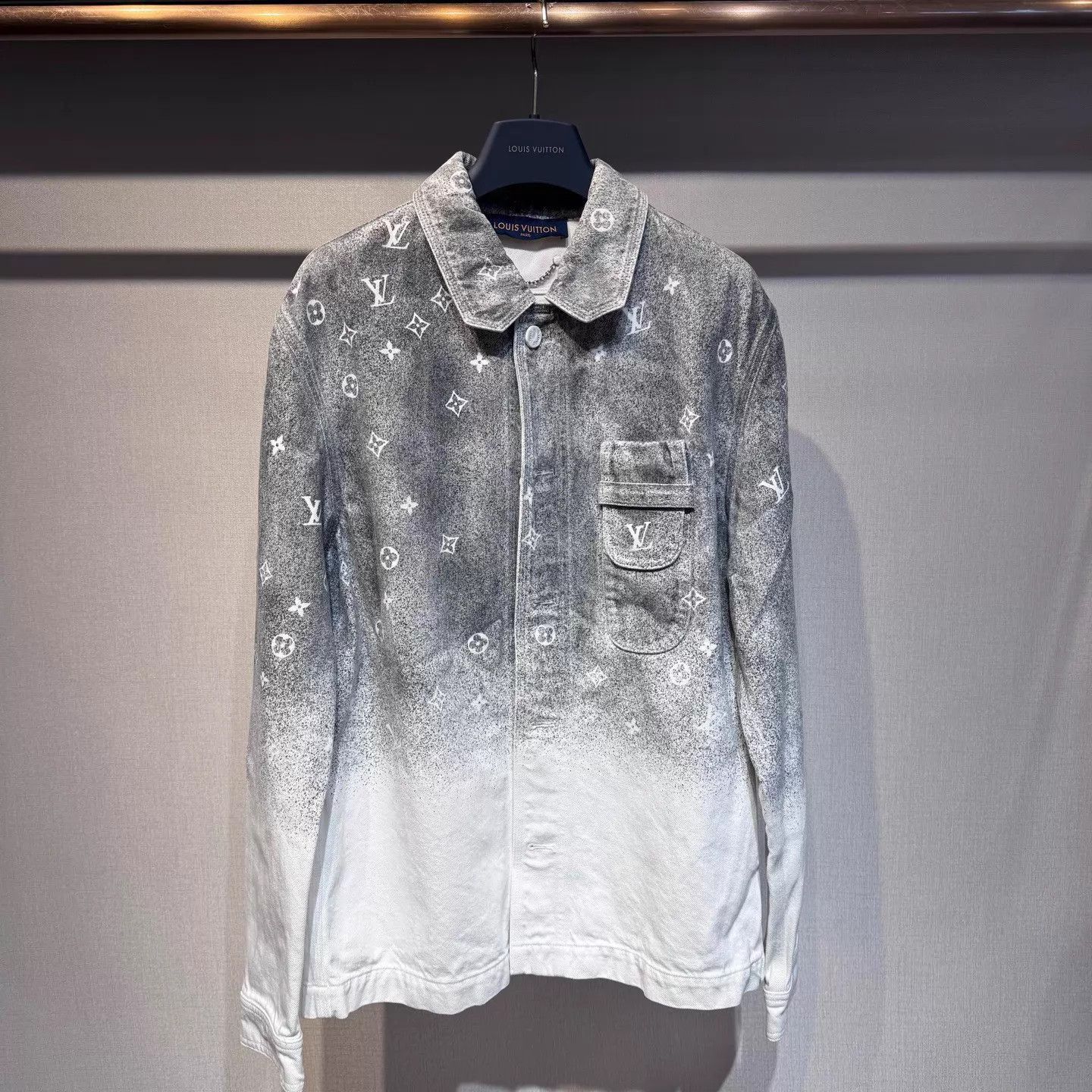 Louis Vuitton Gray Gradient Pattern Button-Up Shirt XS Size US XS / EU 42 / 0 - 1 Thumbnail