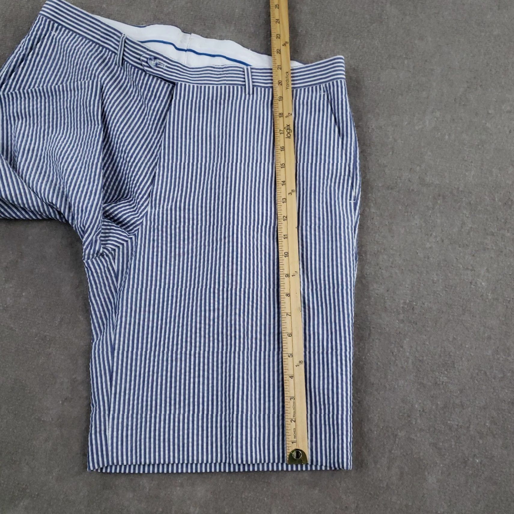 Vintage Afazzy New York Shorts Mens 36 Chino Casual Blue White Striped Seersucker 65% Polyester 35% Cotton Flat Front Zip Fly Pockets Size US 36 / EU 52 - 4 Thumbnail