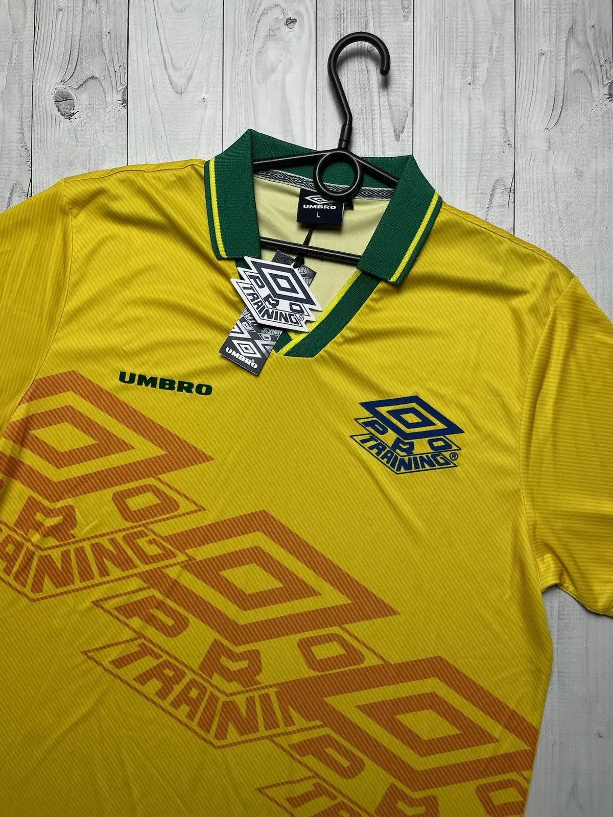 Umbro Umbro Brazil Pro Training Vintage design Brasil jersey Tee Size US L / EU 52-54 / 3 - 1 Thumbnail