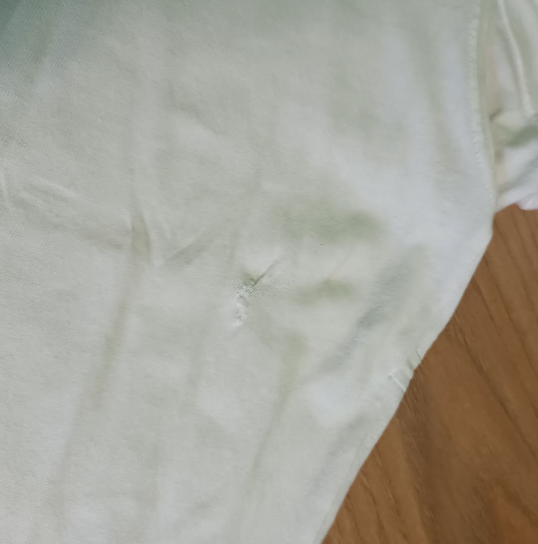 Stone Island Stone Island White T-Shirt – Size S, Logo Back, Minor Repair Size US S / EU 44-46 / 1 - 5 Thumbnail