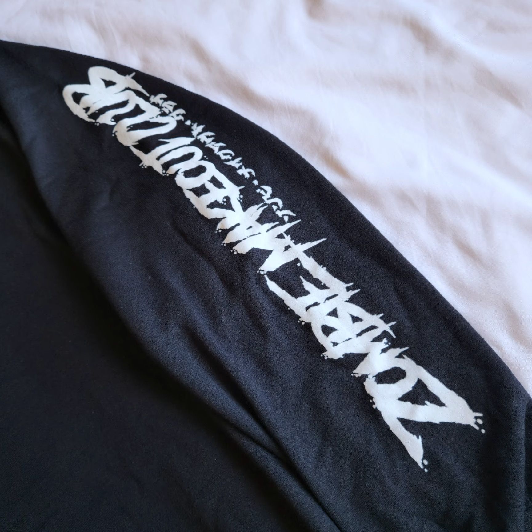Hot Topic Hot Topic Hoodie Zombie Makeout Club Skater Polaroids Black L Pullover NWT Grunge Punk Emo Unisex Adults Graphic Print Hooded Long Sleeve Size US L / EU 52-54 / 3 - 4 Thumbnail