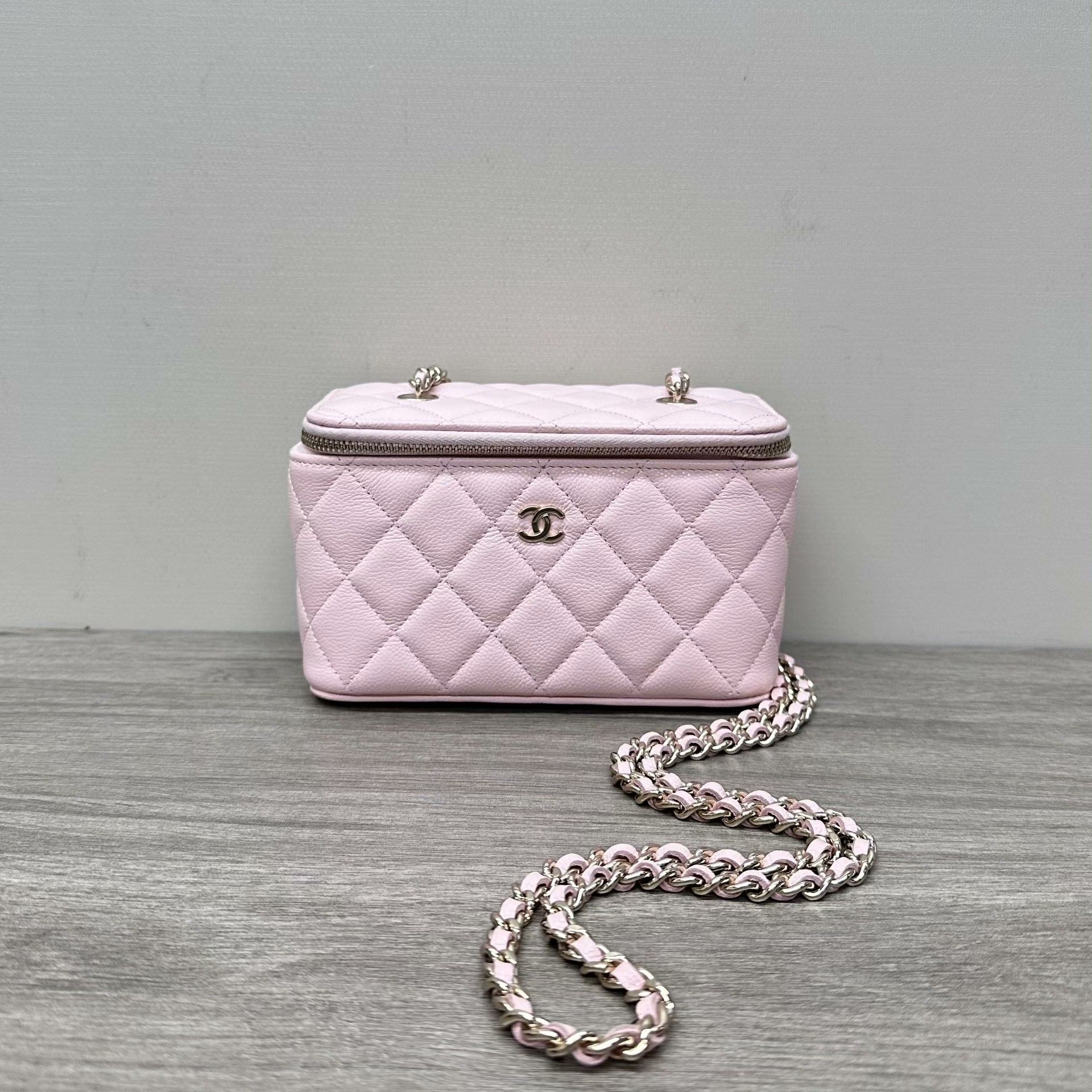 Chanel Pre-loved Bag Very good condition Size ONE SIZE - 1 Thumbnail