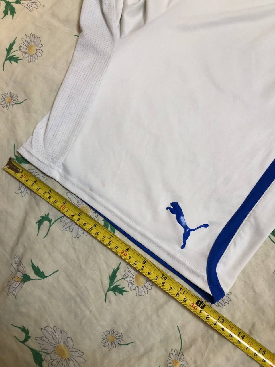 Puma ITALY 2012/2013 AWAY FOOTBALL SHORTS PUMA SIZE L ADULT Size US 34 / EU 50 - 10 Thumbnail