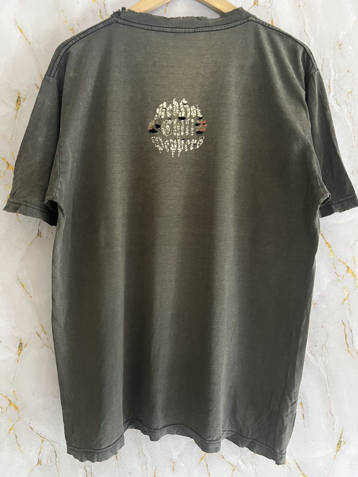 Vintage Vintage Red Hot Chili Peppers Tee – Distressed 90s Size US L / EU 52-54 / 3 - 2 Thumbnail