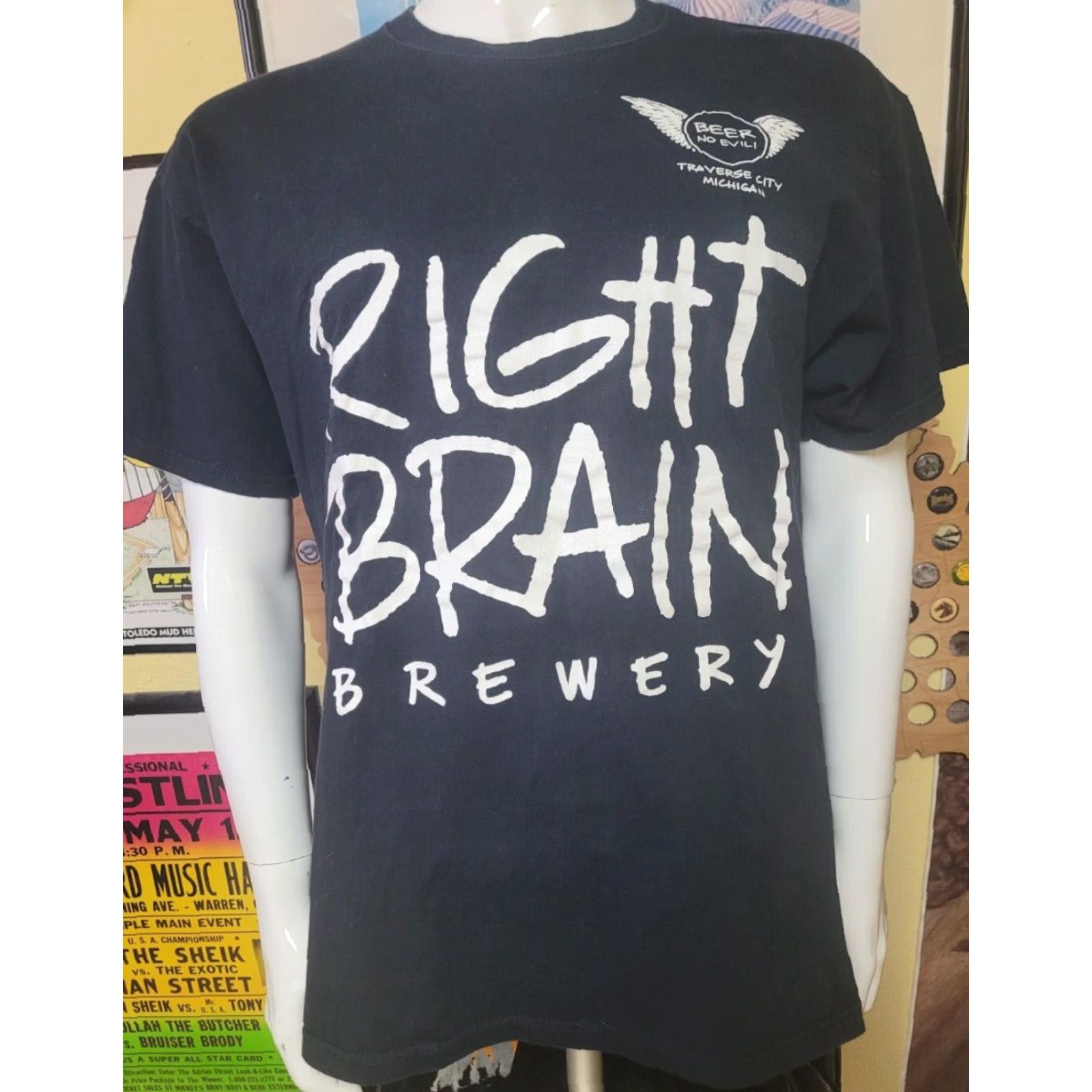 Fruit Of The Loom VINTAGE Right Brain Brewery T-Shirt XL Black Fruit of the Loom Men Graphic Tee Beer Bar Michigan Traverse City 90s Size US XL / EU 56 / 4 - 2 Thumbnail