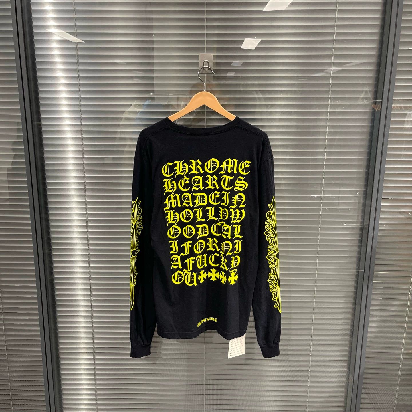 Chrome Hearts Chrome Hearts Black LS Back Yellow Sanskrit Arm L Size US L / EU 52-54 / 3 - 1 Thumbnail