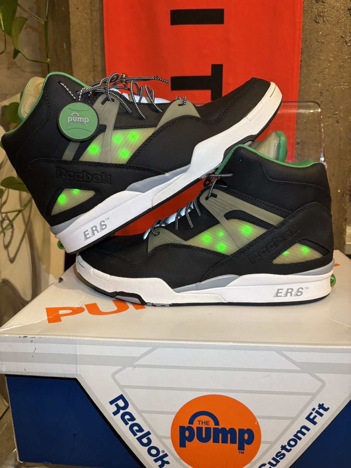 Reebok REEBOK PUMP OMNI ZONE LT SOLEBOX Size US 10 / EU 43 - 18 Thumbnail