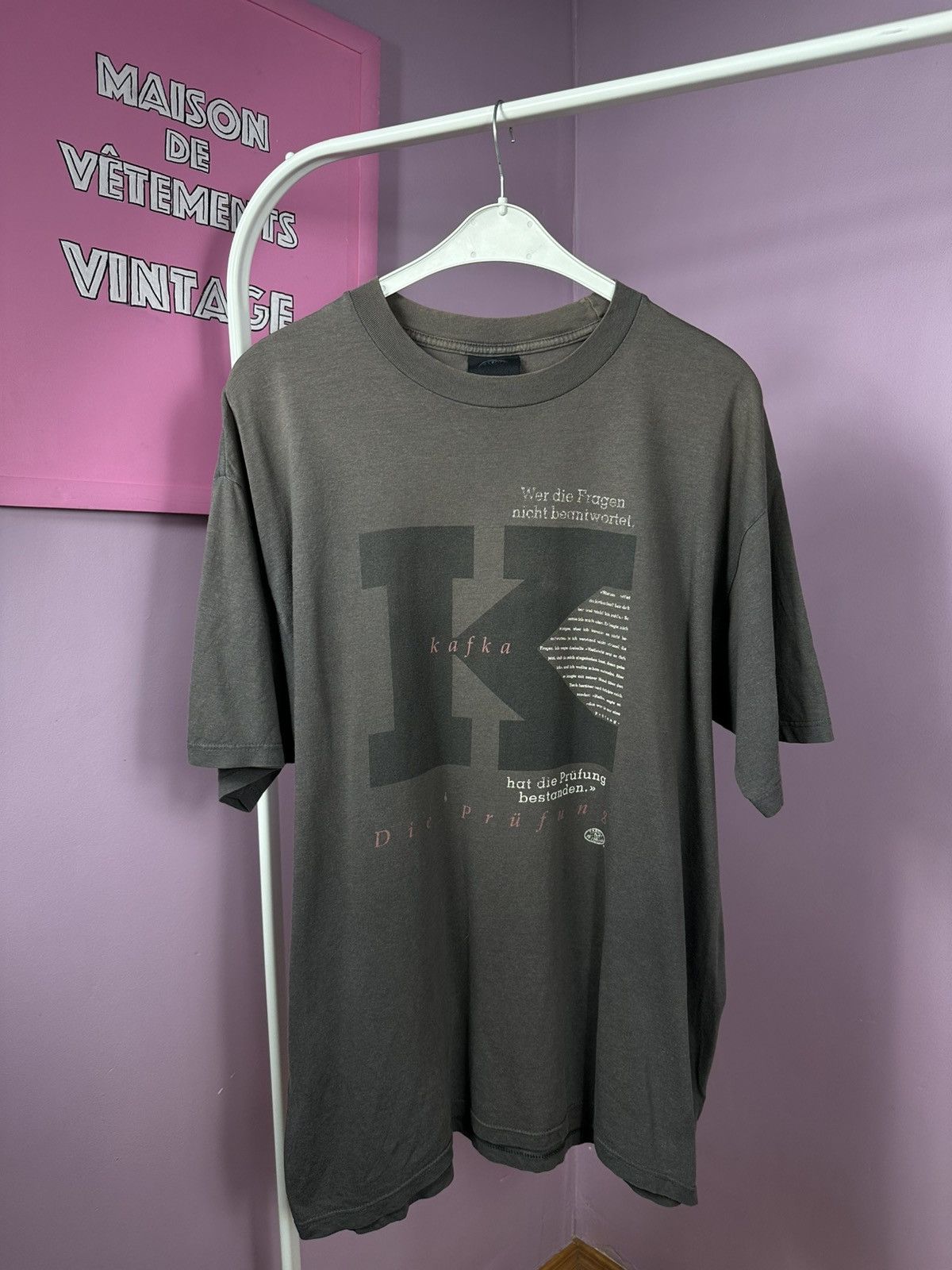 Other Parole Di Cotone Vintage Franz Kafka Die Prufung Art T-Shirt Size US L / EU 52-54 / 3 - 1 Thumbnail