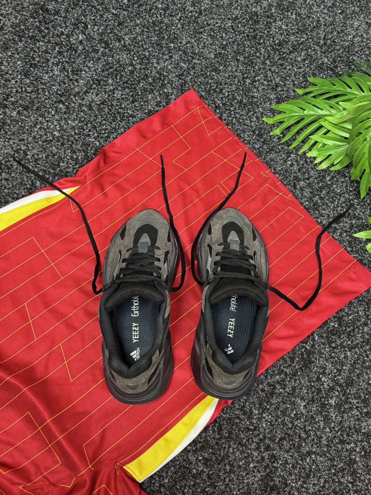 Adidas Adidas Yeezy Boost 700 V2 Vanta FU6684 Size 39 Size US 6 / IT 36 - 16 Thumbnail