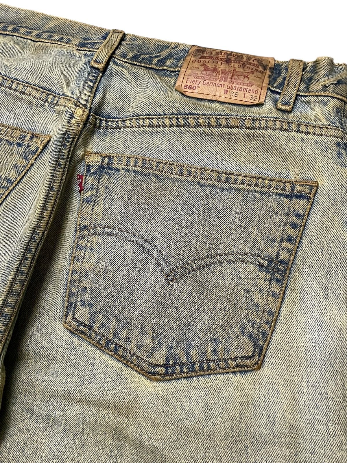 Levi's × Vintage Vintage Levis 560 Tapered Leg Loose Mud Wash Jeans Size US 35 - 18 Thumbnail