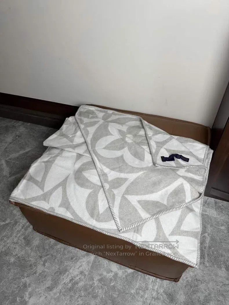 Louis Vuitton Louis Vuitton Presbyopic cashmere blanket Size ONE SIZE - 1 Thumbnail