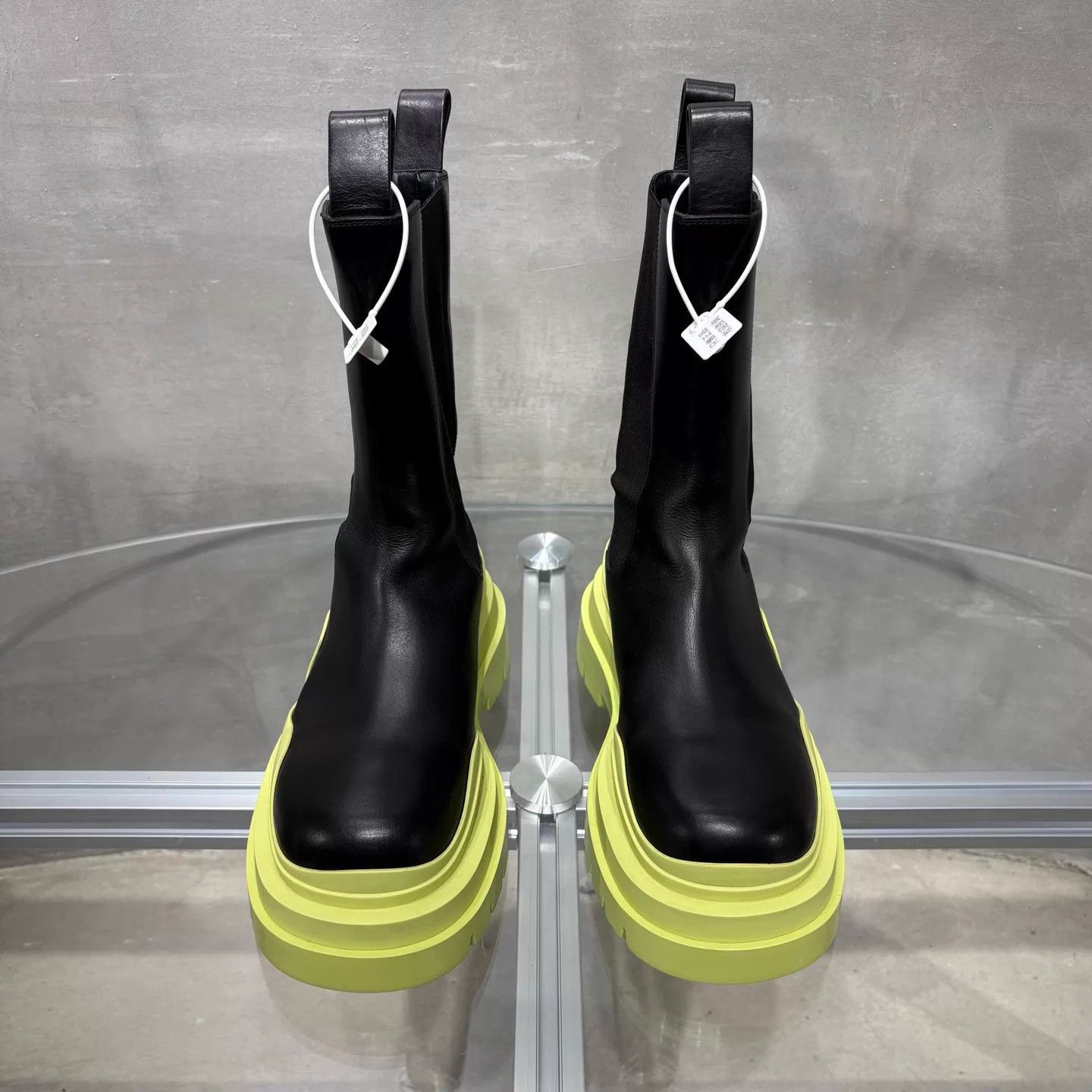 Bottega Veneta BV Tire Chelsea Boot Women's Black Green Size US 7 / IT 37 - 1 Thumbnail
