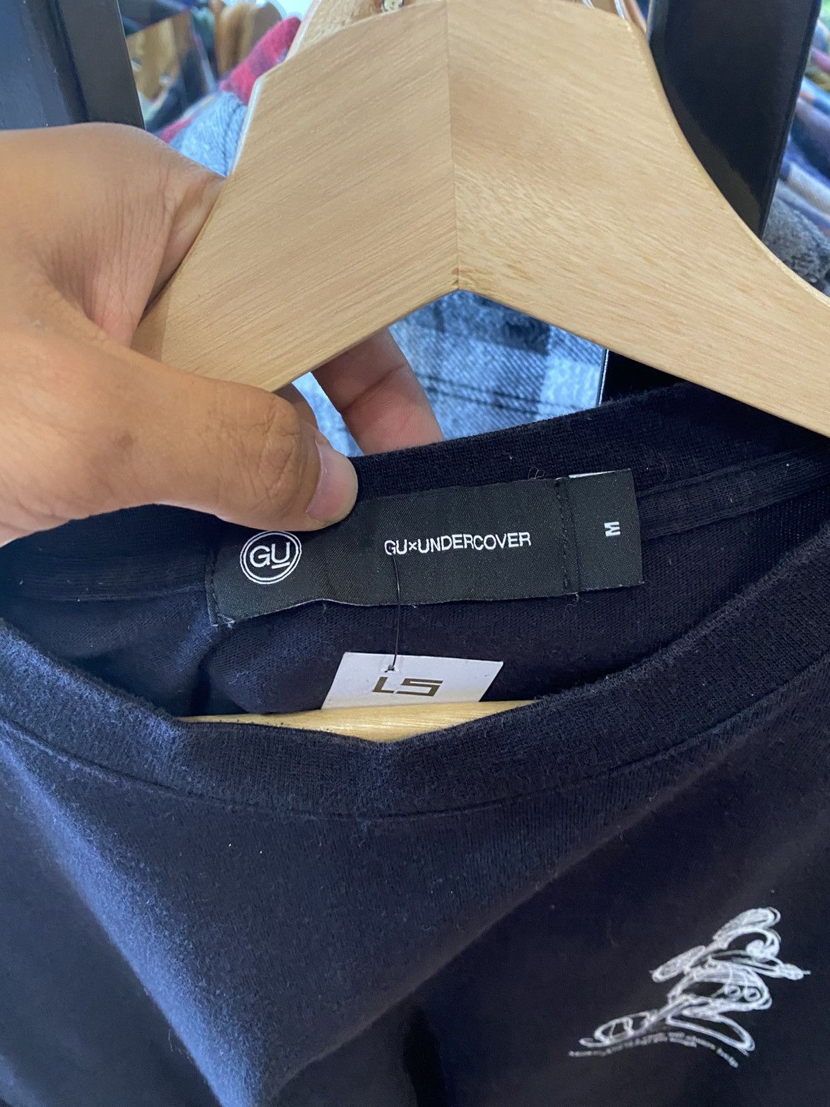 GU × Jun Takahashi × Undercover 🔥 OFFER ME NOW🔥 🔥 GU X Undercover Black Mickey Shirt Size US M / EU 48-50 / 2 - 5 Thumbnail