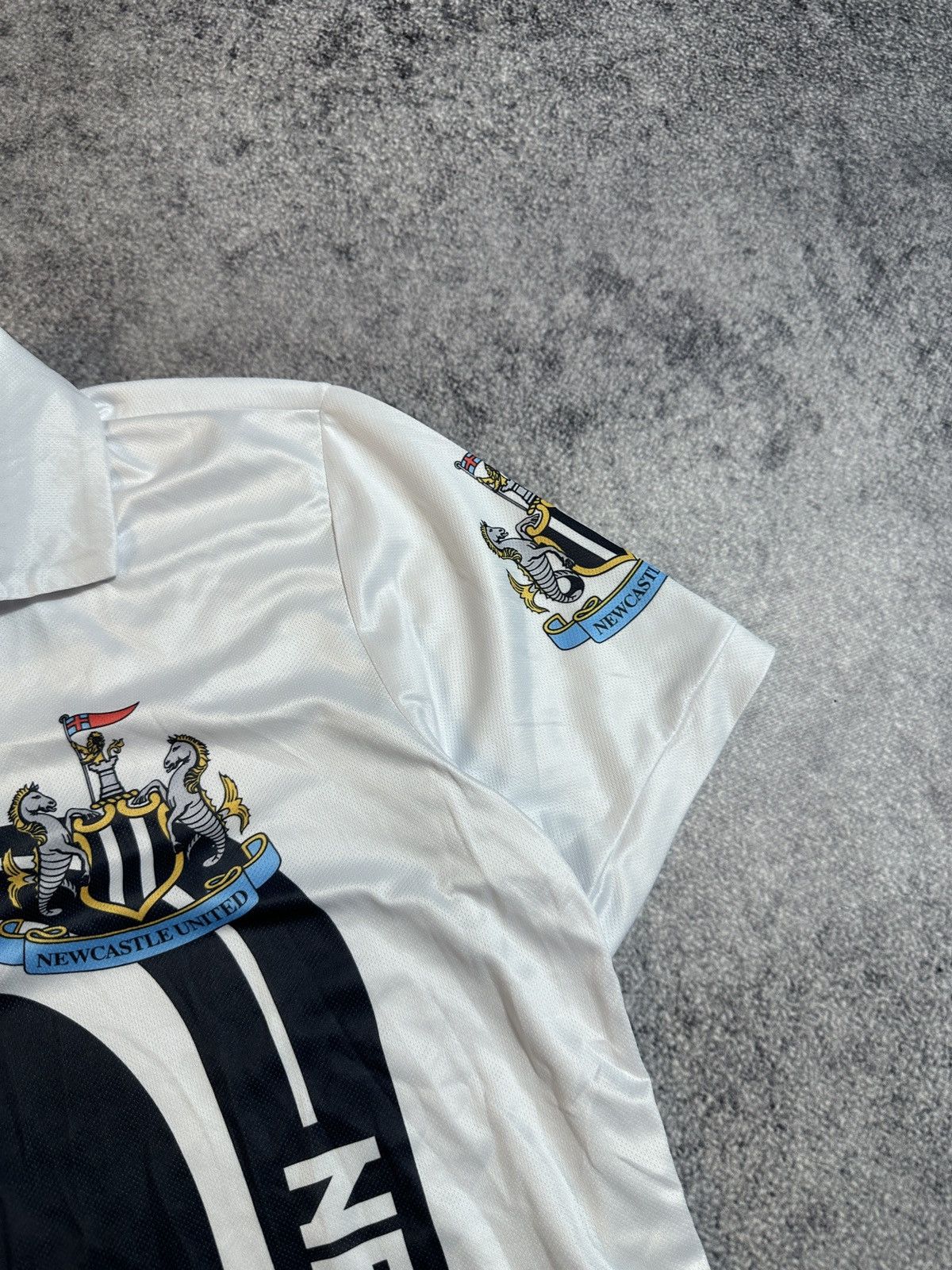 Vintage Vintage New Castle Logo Jersey Rare Streetwear Soccer M Size US M / EU 48-50 / 2 - 4 Thumbnail