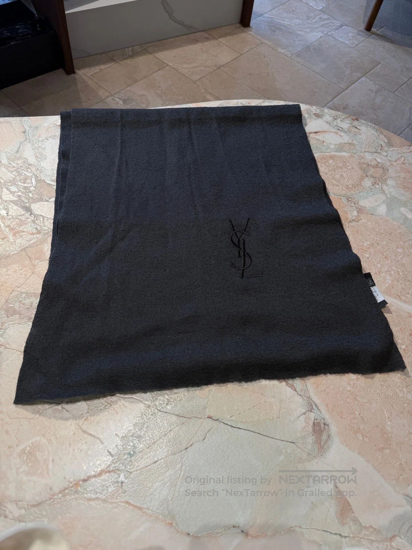 Saint Laurent Paris Yves Saint Laurent Gray Scarf. Size ONE SIZE - 1 Thumbnail