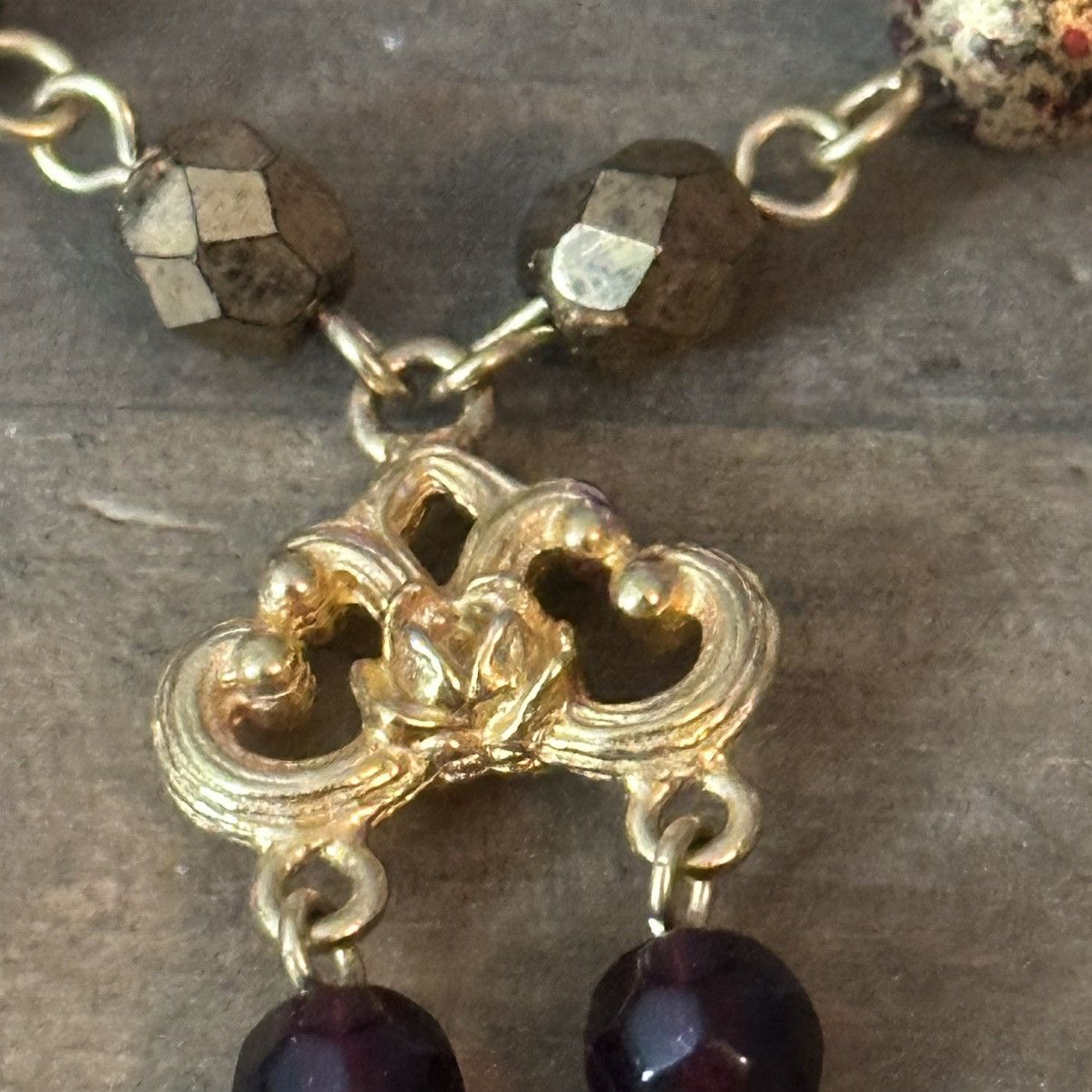 Other × Vintage Vintage Liz Claiborne gold and red bead Y necklace Size ONE SIZE - 3 Thumbnail