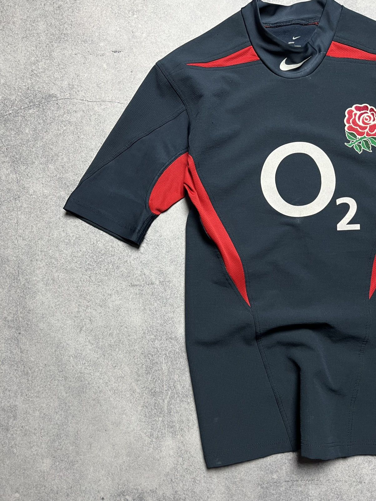 Nike Vintage Nike 2005 Rugby England O2 Retro Jersey Size US M / EU 48-50 / 2 - 2 Thumbnail