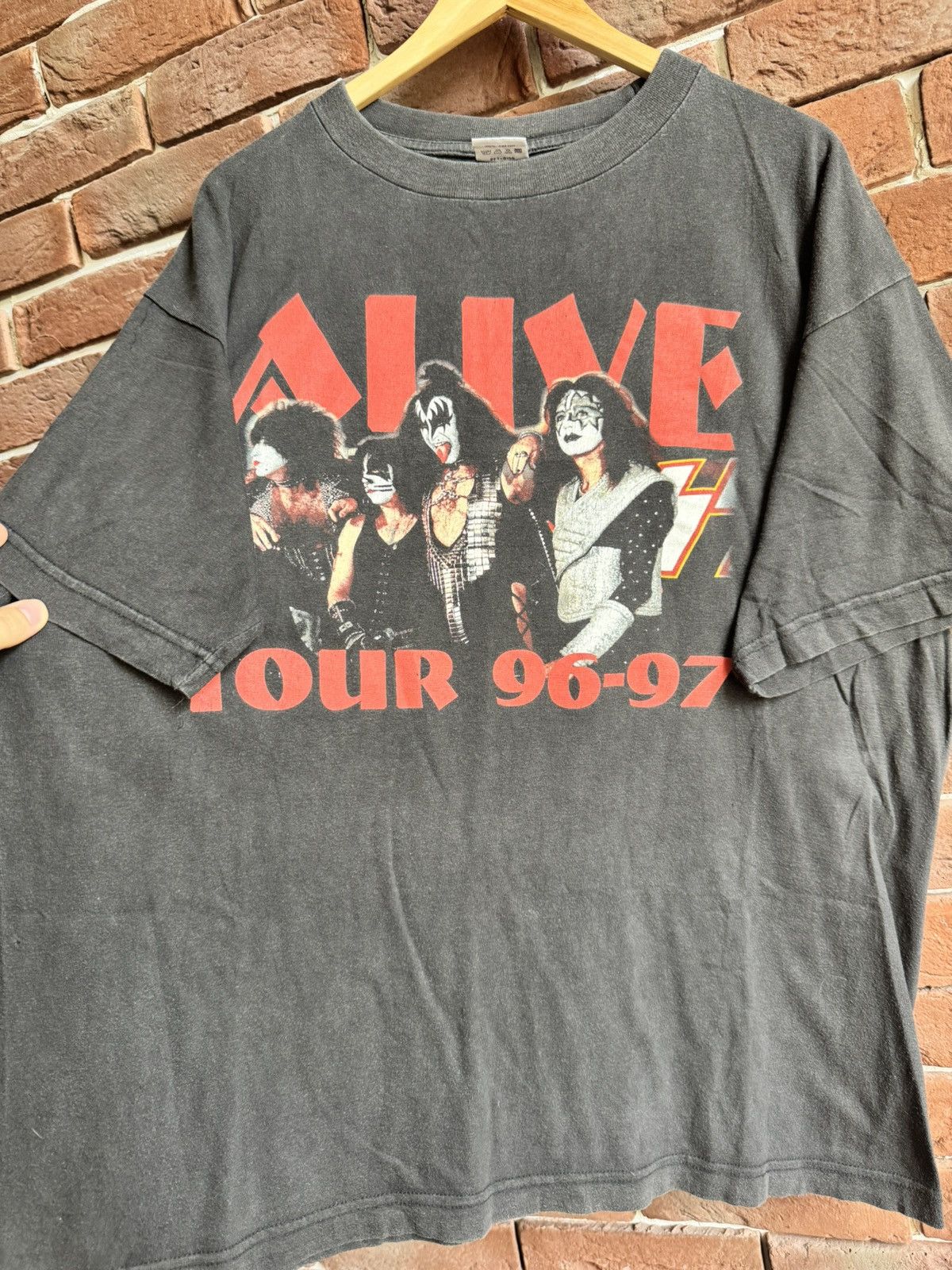 Band Tees Vintage Rare Kiss Alive Worldwide 96/97 Band Tour Tshirt Size US XL / EU 56 / 4 - 2 Thumbnail