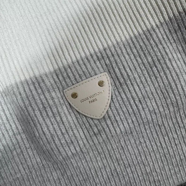Louis Vuitton Louis Vuitton Grey and white striped triangle leather labe Size US S / EU 44-46 / 1 - 6 Thumbnail