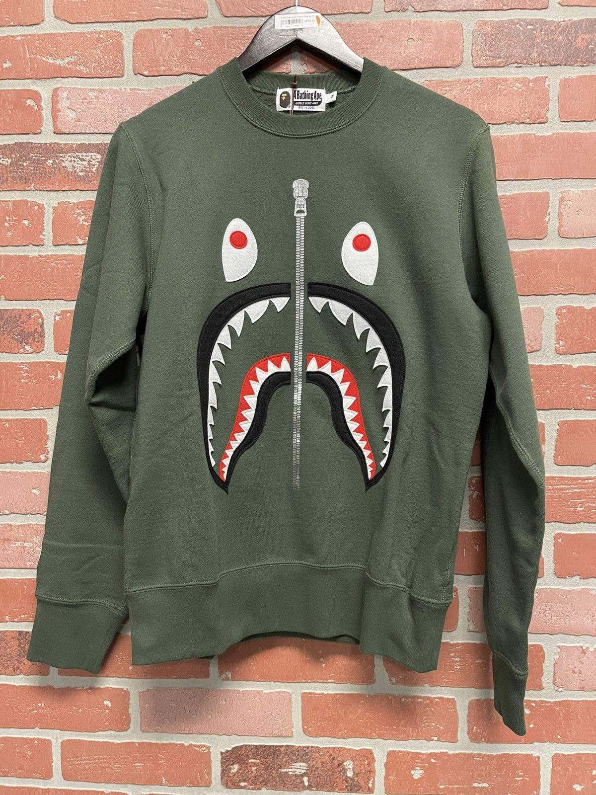 Bape Bape Crewneck Green Shark Embroidered Size M Size US M / EU 48-50 / 2 - 1 Thumbnail