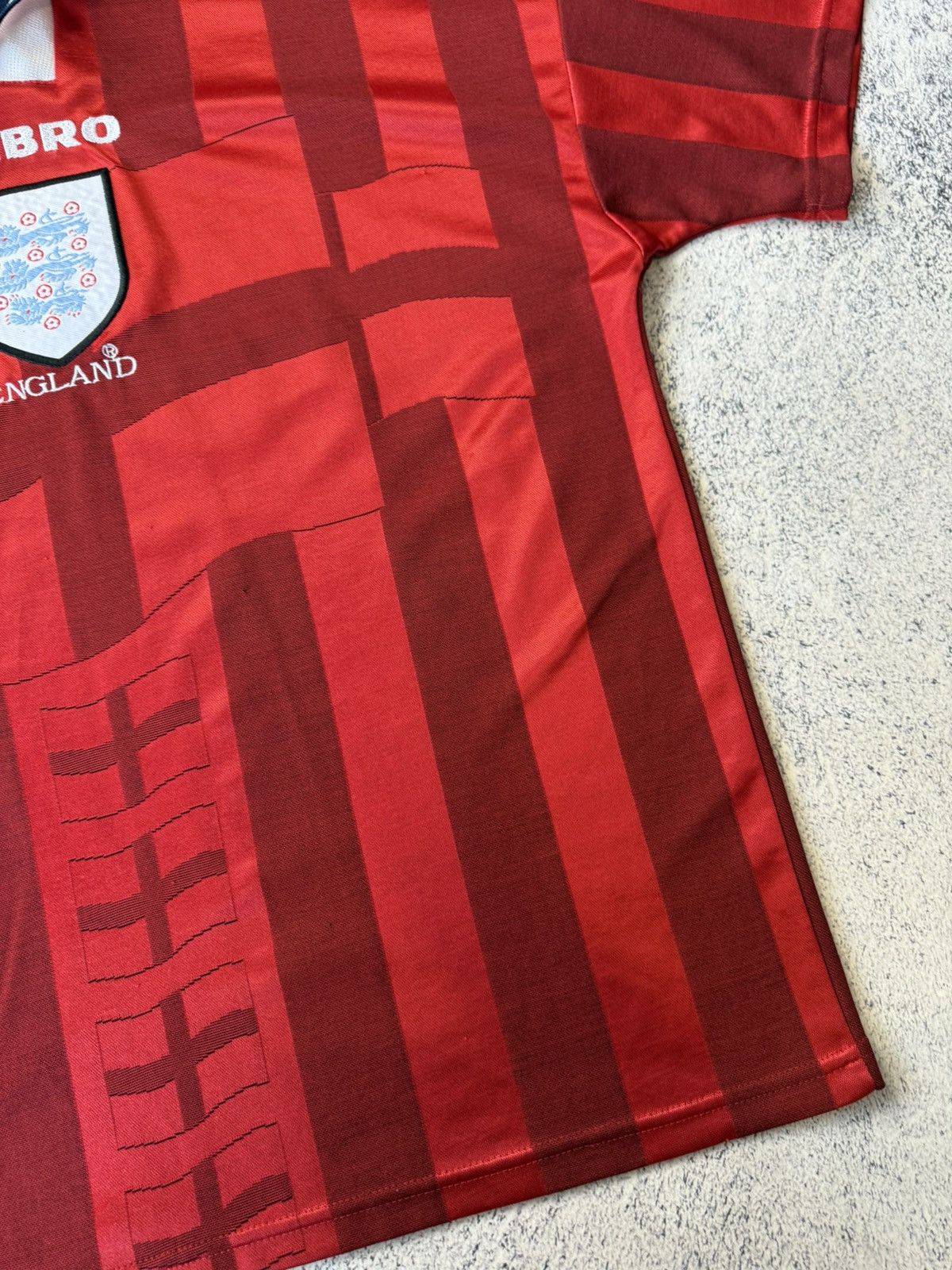 Umbro ENGLAND UMBRO 1997 1998 AWAY VINTAGE FOOTBALL JERSEY SHIRT Size US L / EU 52-54 / 3 - 11 Thumbnail
