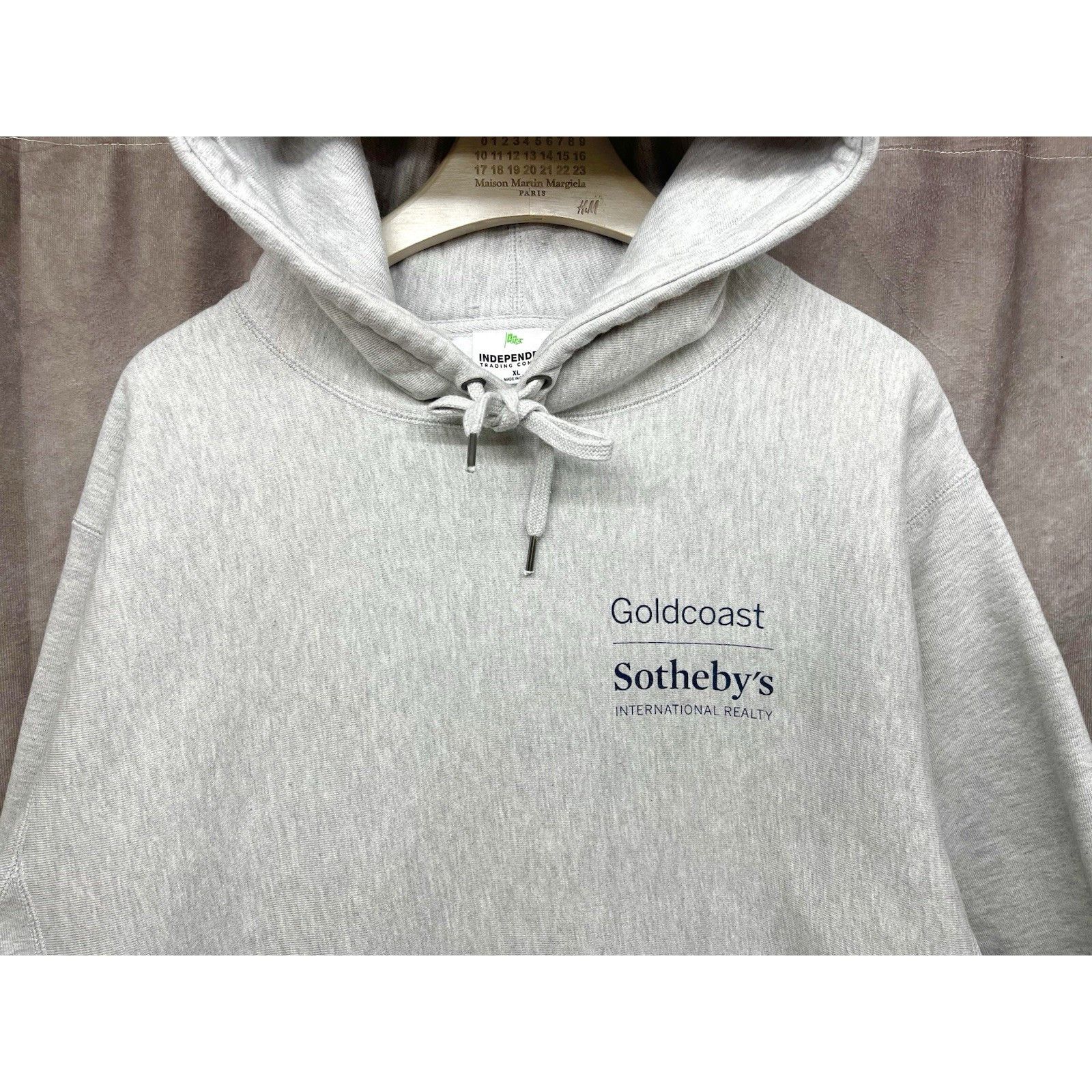 Other Authentic Goldcoast Sotheby's International Realty Friends & Size US XL / EU 56 / 4 - 1 Thumbnail