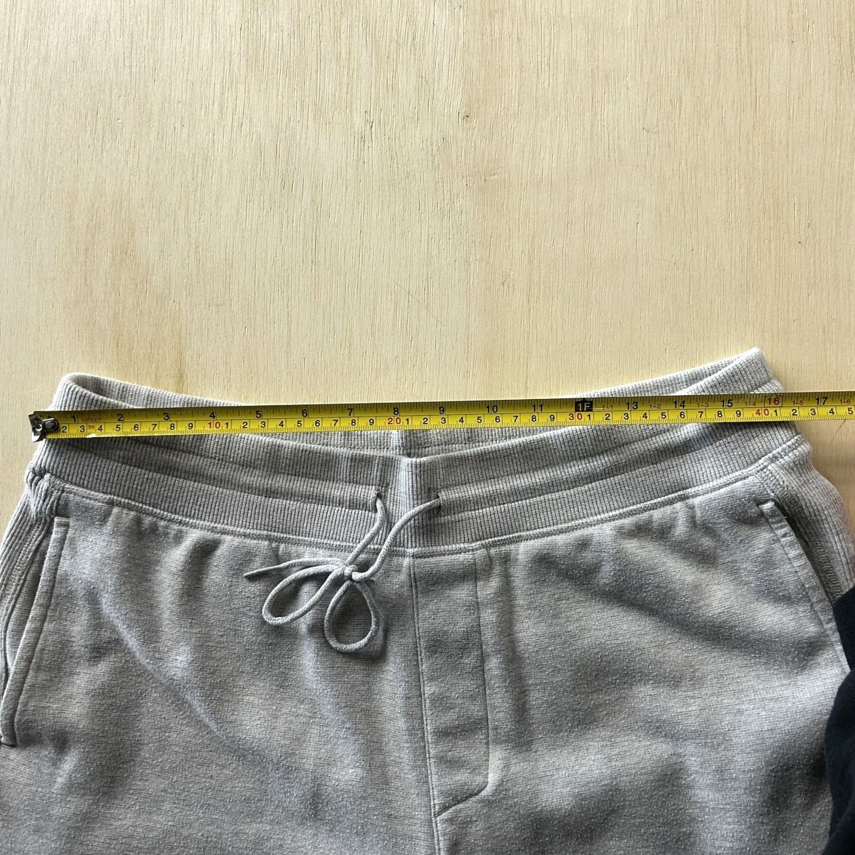 Mountain Hardwear Mountain Hardwear Shorts Mens L Gray French Terry Athletic Lounge 6 Inseam Drawstring Pockets Regular Fit Summer Size US 33 - 4 Thumbnail