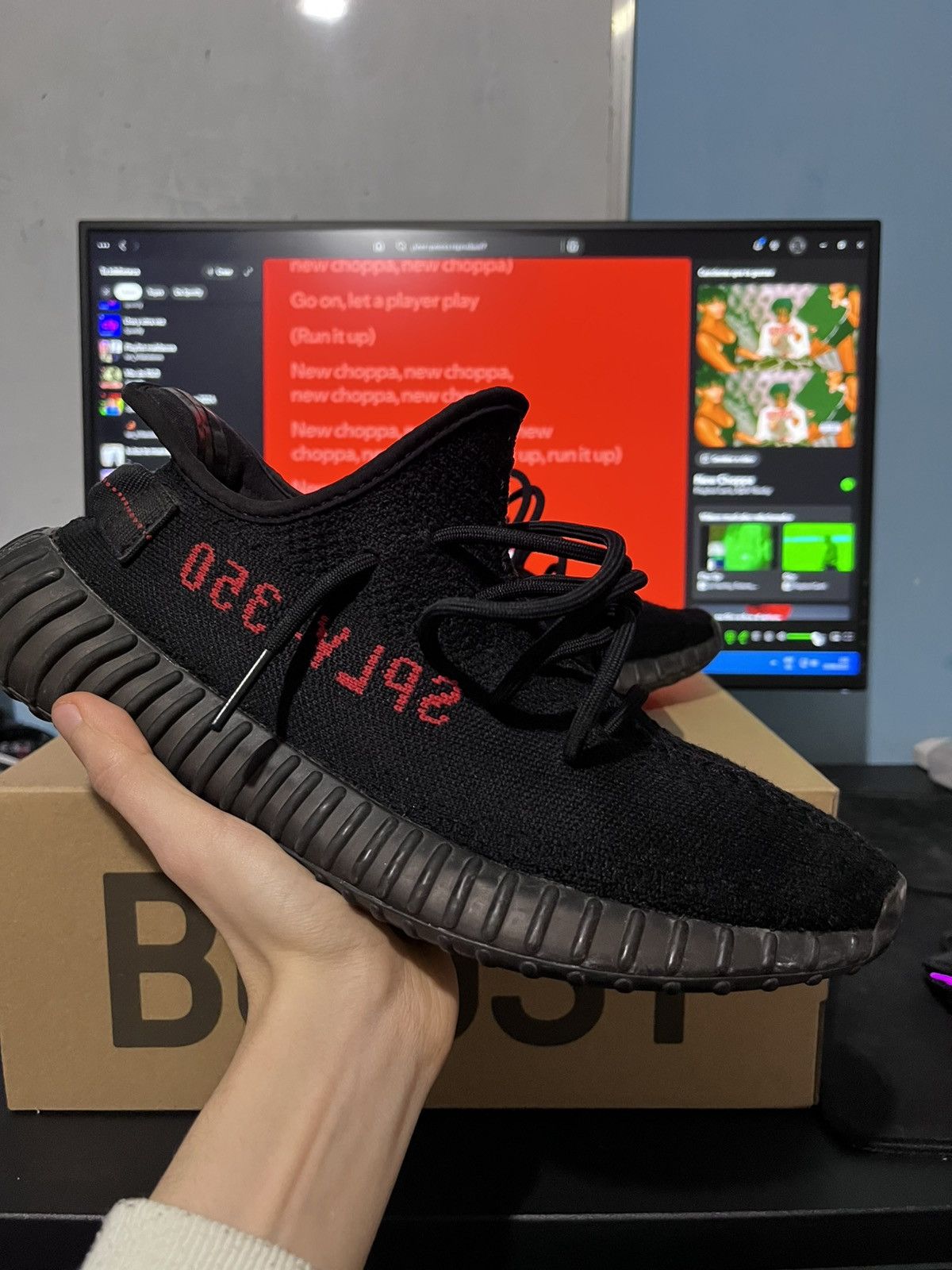 Adidas Adidas Yeezy 350 v2 Bred Size US 9.5 / EU 42-43 - 3 Thumbnail