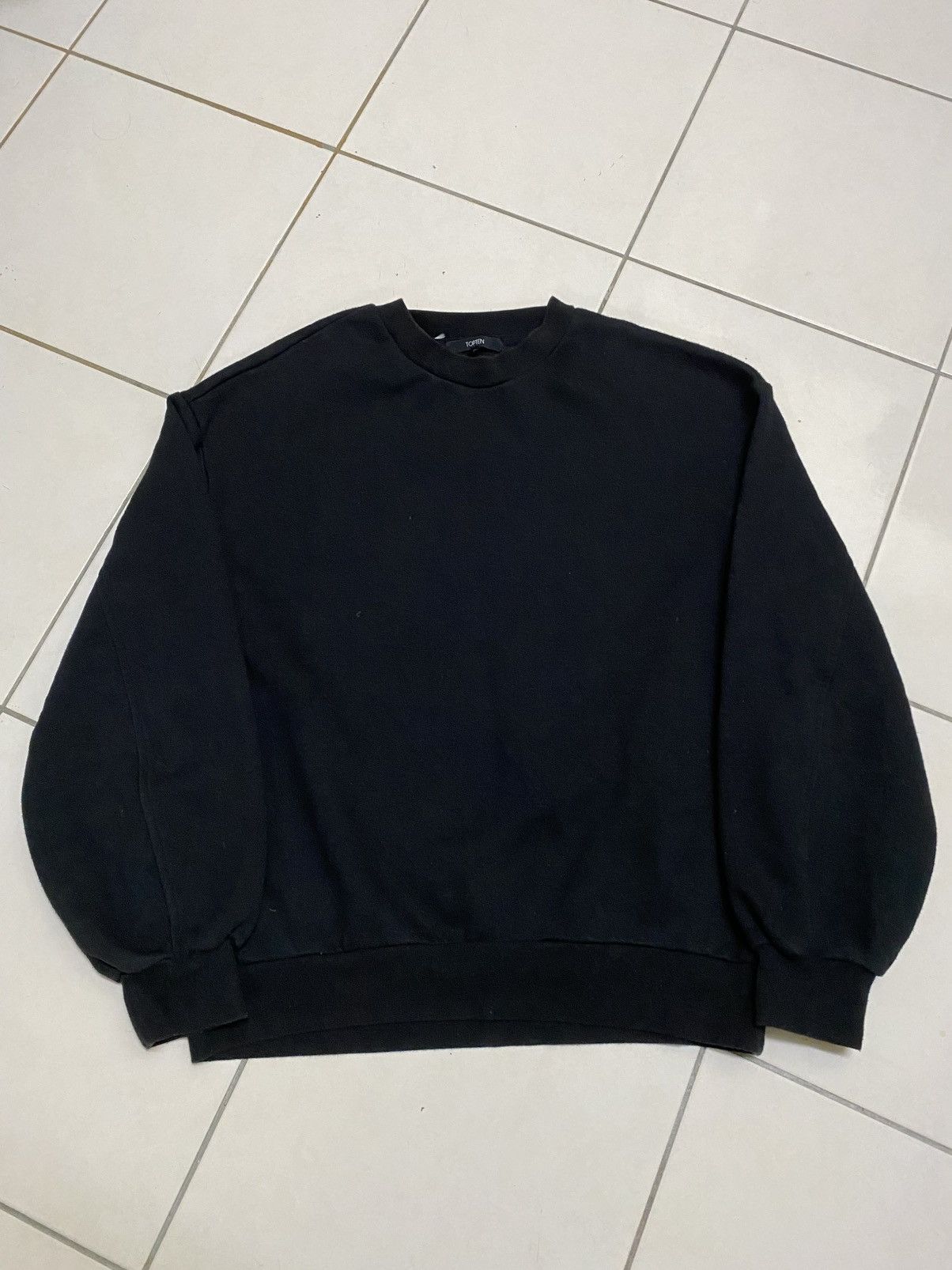 Other SWEATSHIRT PLAIN HITAM ‼️ Size US M / EU 48-50 / 2 - 1 Preview