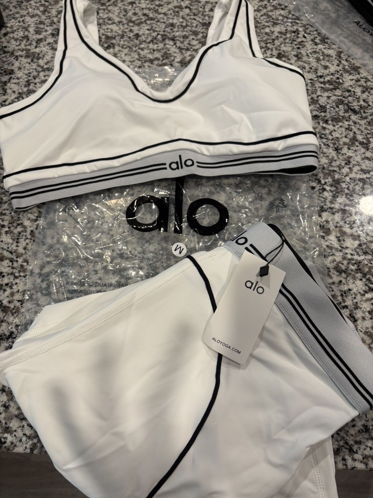 Alo Yoga Alo Yoga White Airbrush Heart Throb Set Size 28" / US 6 / IT 42 - 1 Thumbnail