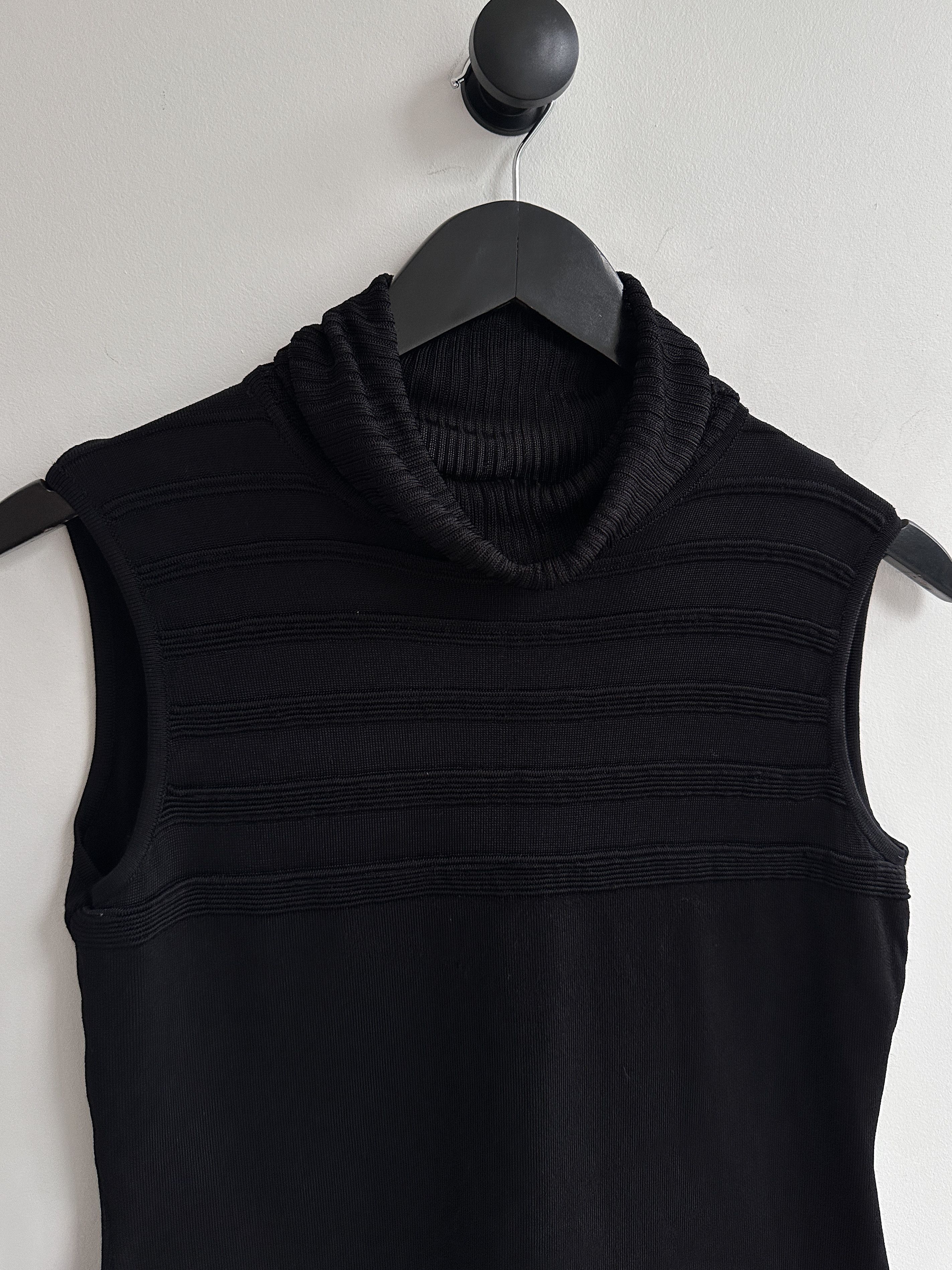 Versace Versace Tank Top Sleeveless Blouse Shirt Size M / US 6-8 / IT 42-44 - 2 Thumbnail