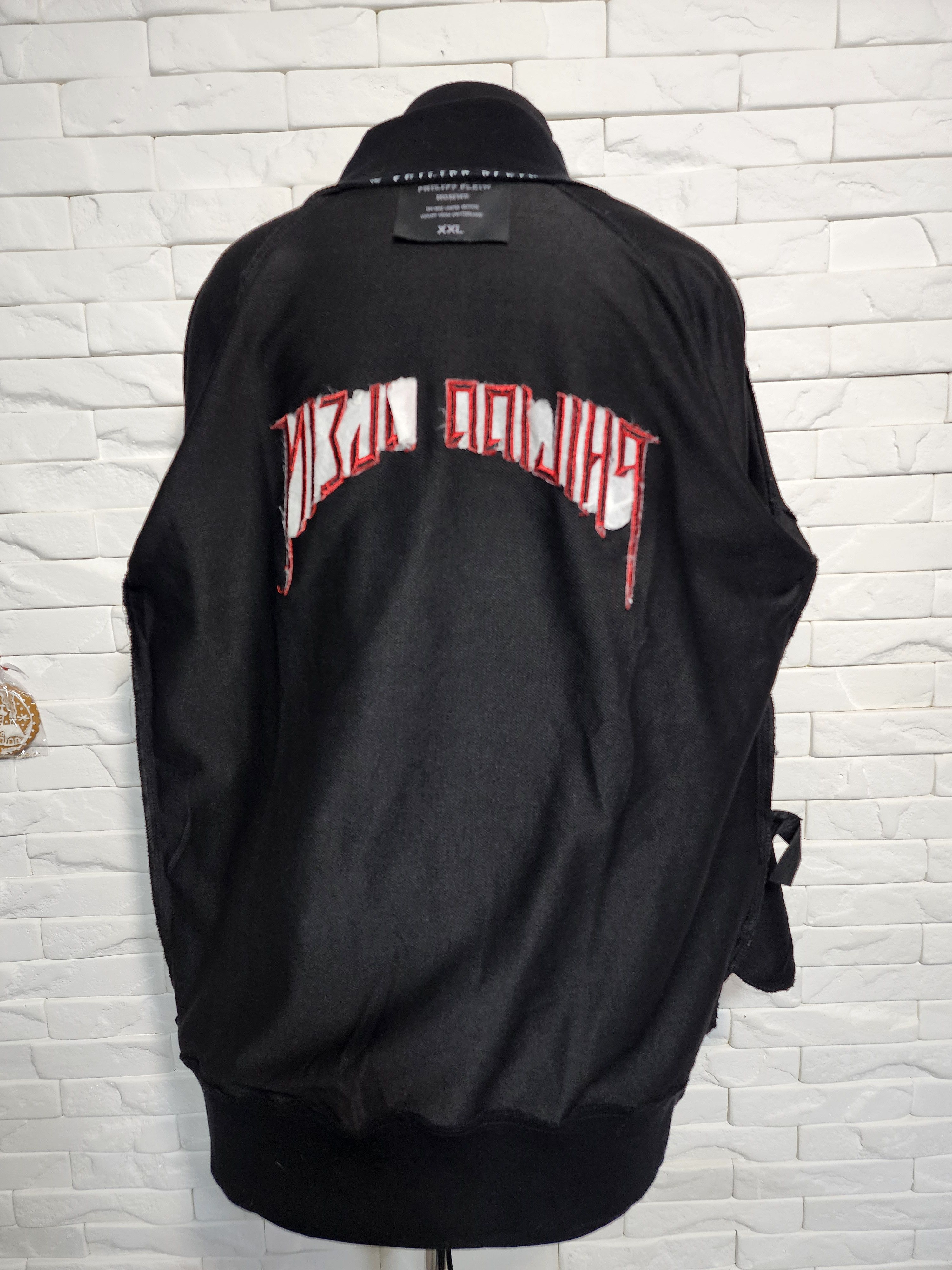 Uniqlo Men's Black Jacket: Zippered Pockets. Size US L / EU 52-54 / 3 - 5 Thumbnail