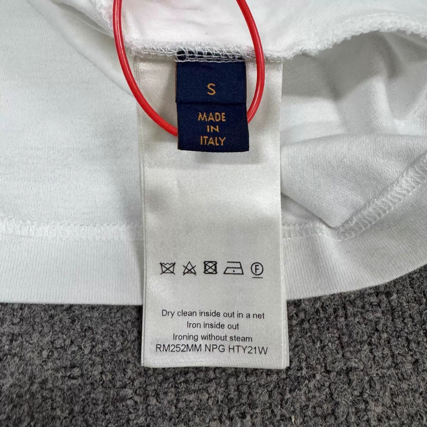Louis Vuitton LV Straw Letter Logo Short Tee White S 99 New Size US S / EU 44-46 / 1 - 7 Thumbnail