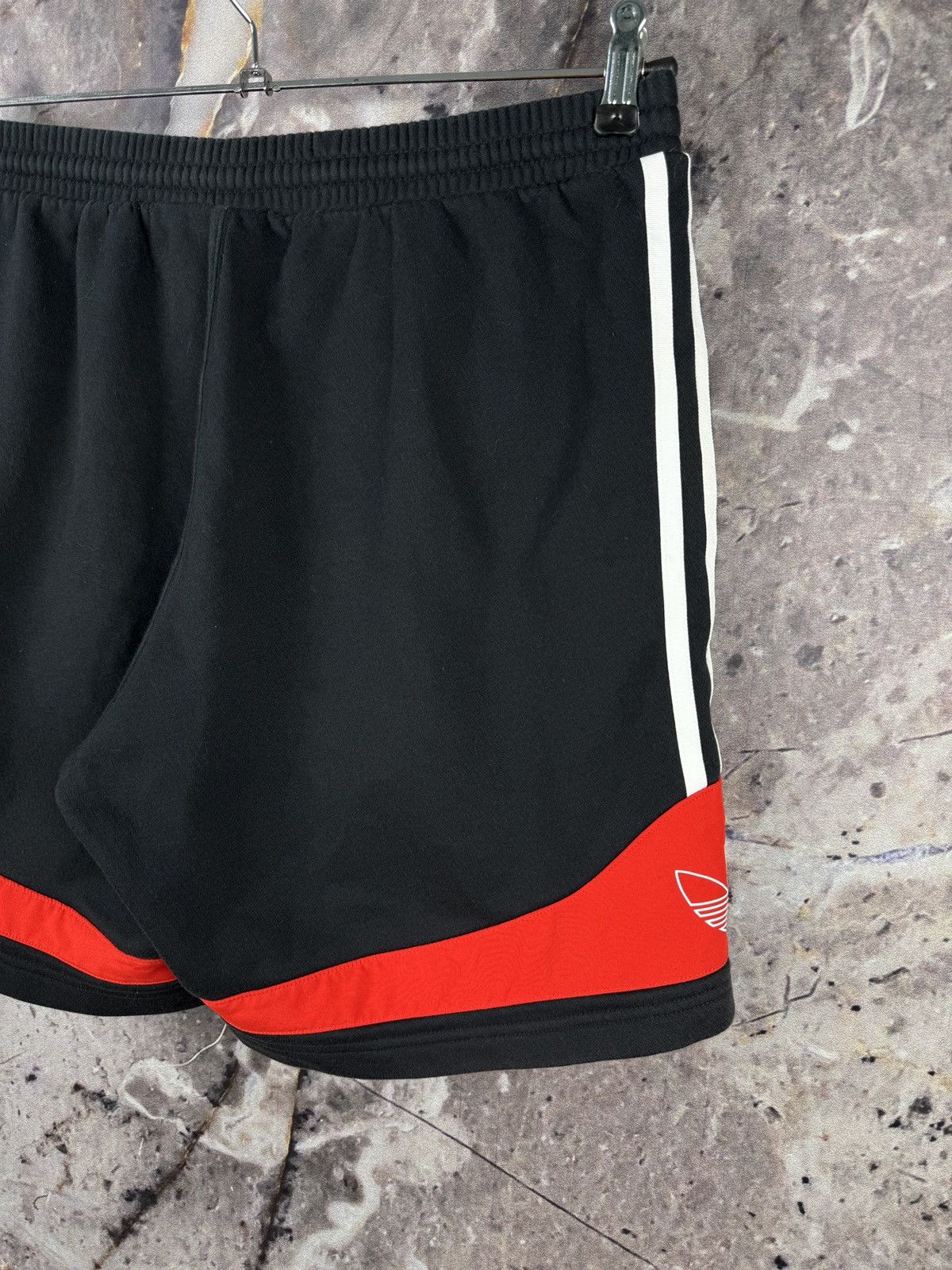 Adidas Adidas Originals Trefoil Black Red Athletic Shorts Size M Size US 34 / EU 50 - 9 Thumbnail