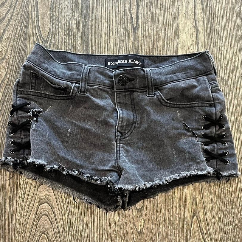 Express Express Jeans Mom Shorts Lace-Up Denim Raw Hem Black Size 2 Size 26" / US 2 / IT 38 - 1 Thumbnail