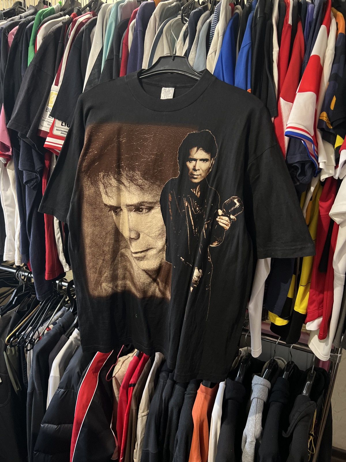 Band Tees × Vintage 1993 VINTAGE CLIFF RICHARD WORLD TOUR AOP BAND ROCK T SHIRT Size US XL / EU 56 / 4 - 1 Thumbnail