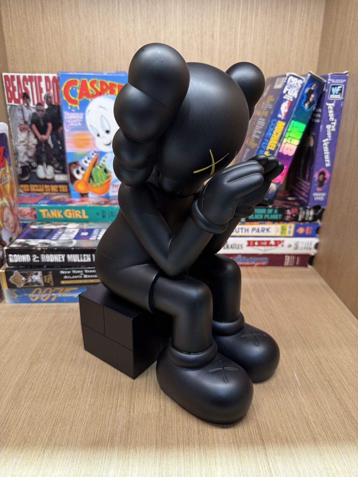 Kaws 2013 Kaws Passing Through Companion Black Figure with Box Size ONE SIZE - 4 Thumbnail