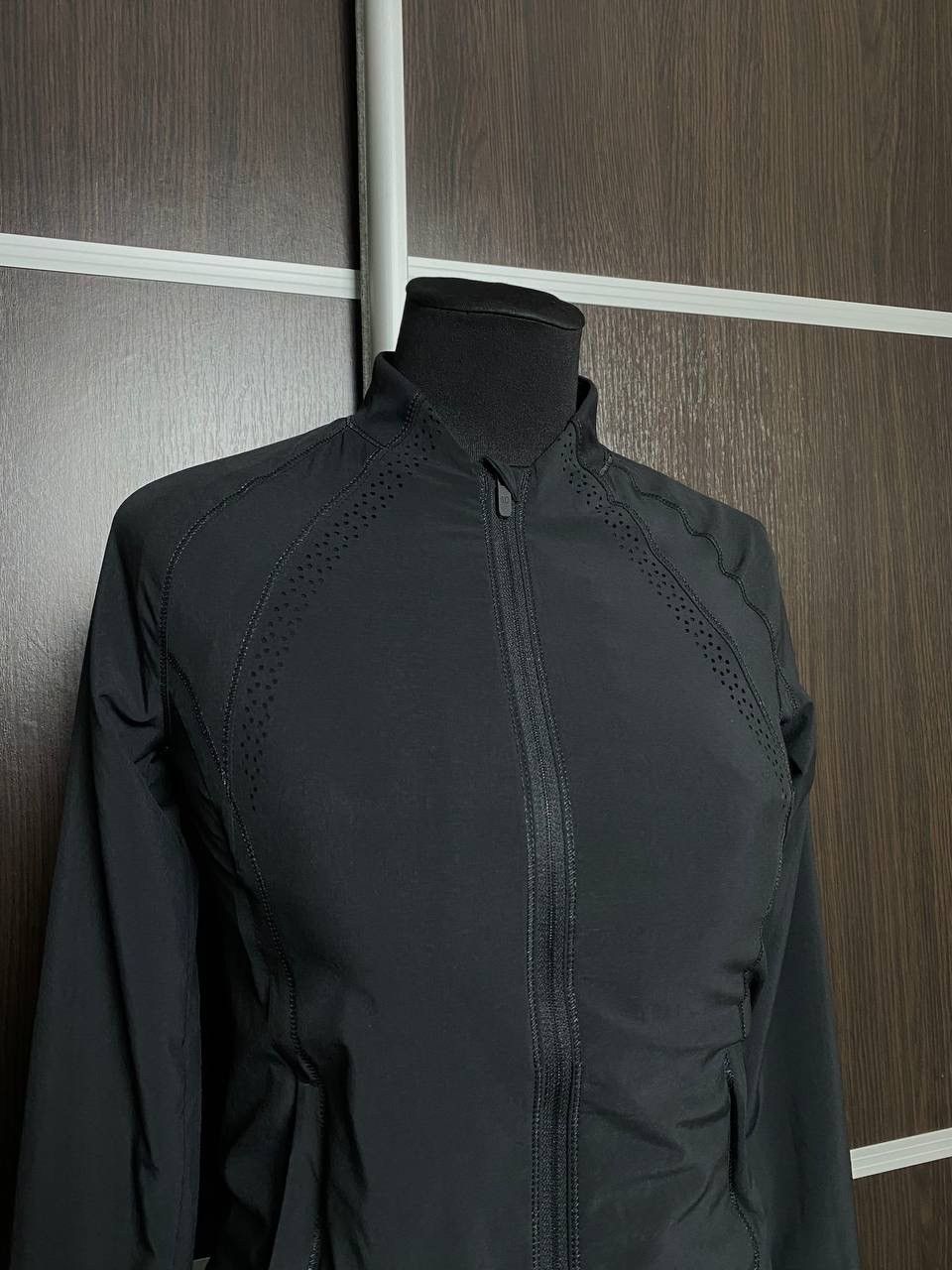 Lululemon Lululemon Black Track Refletive zip light lined jacket Size XS / US 0-2 / IT 36-38 - 6 Thumbnail