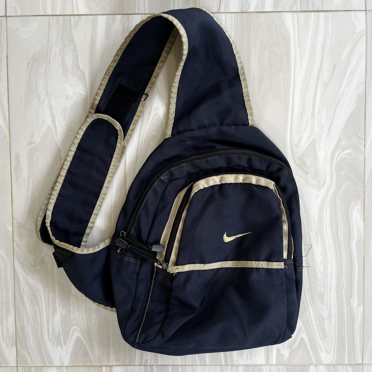Nike Vintage 90s Nike sling bag Size ONE SIZE - 2 Thumbnail