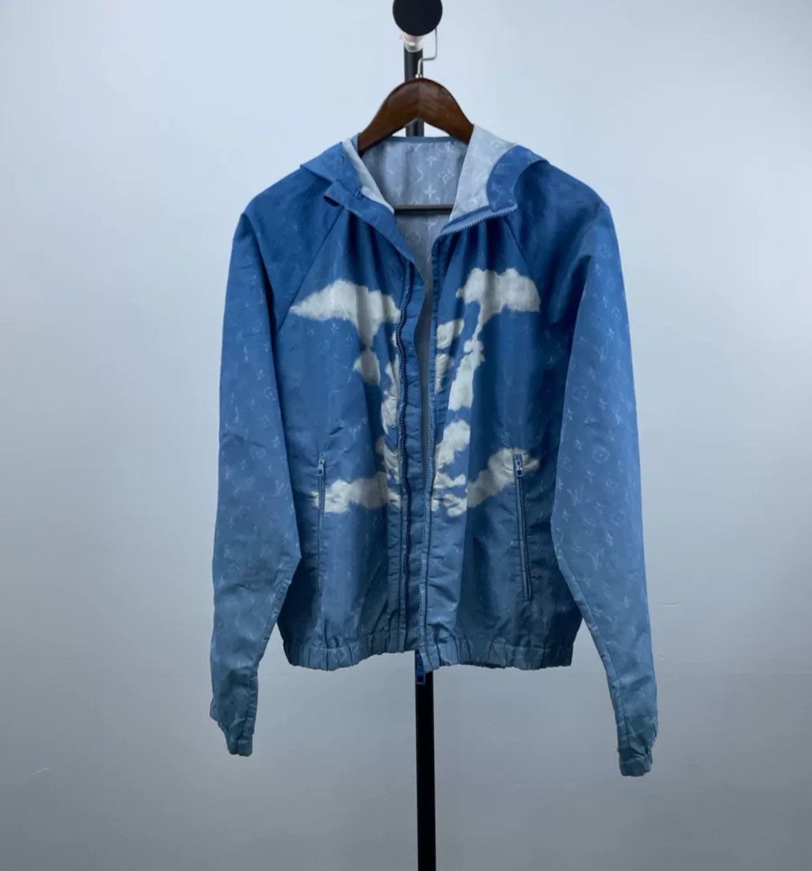 Louis Vuitton Louis Vuitton Blue embroidered blue sky and white jacket Size US L / EU 52-54 / 3 - 3 Thumbnail