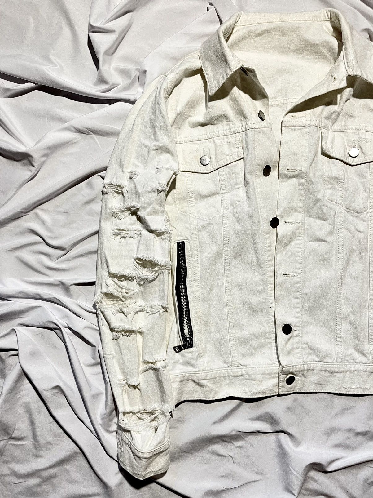 Balmain Balmain White Destroyed Distressed Denim Jacket Size US S / EU 44-46 / 1 - 4 Thumbnail
