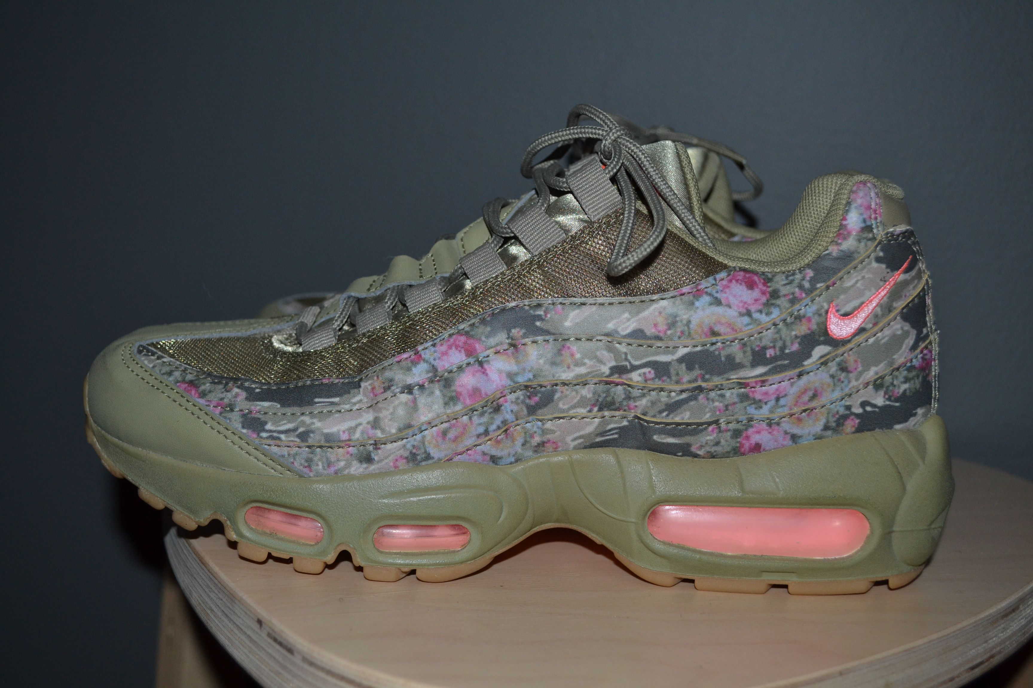 Nike Nike Air Max 95 Floral Camo Olive Womens Size 7 AQ6385-200 Size US 7 / IT 37 - 6 Thumbnail