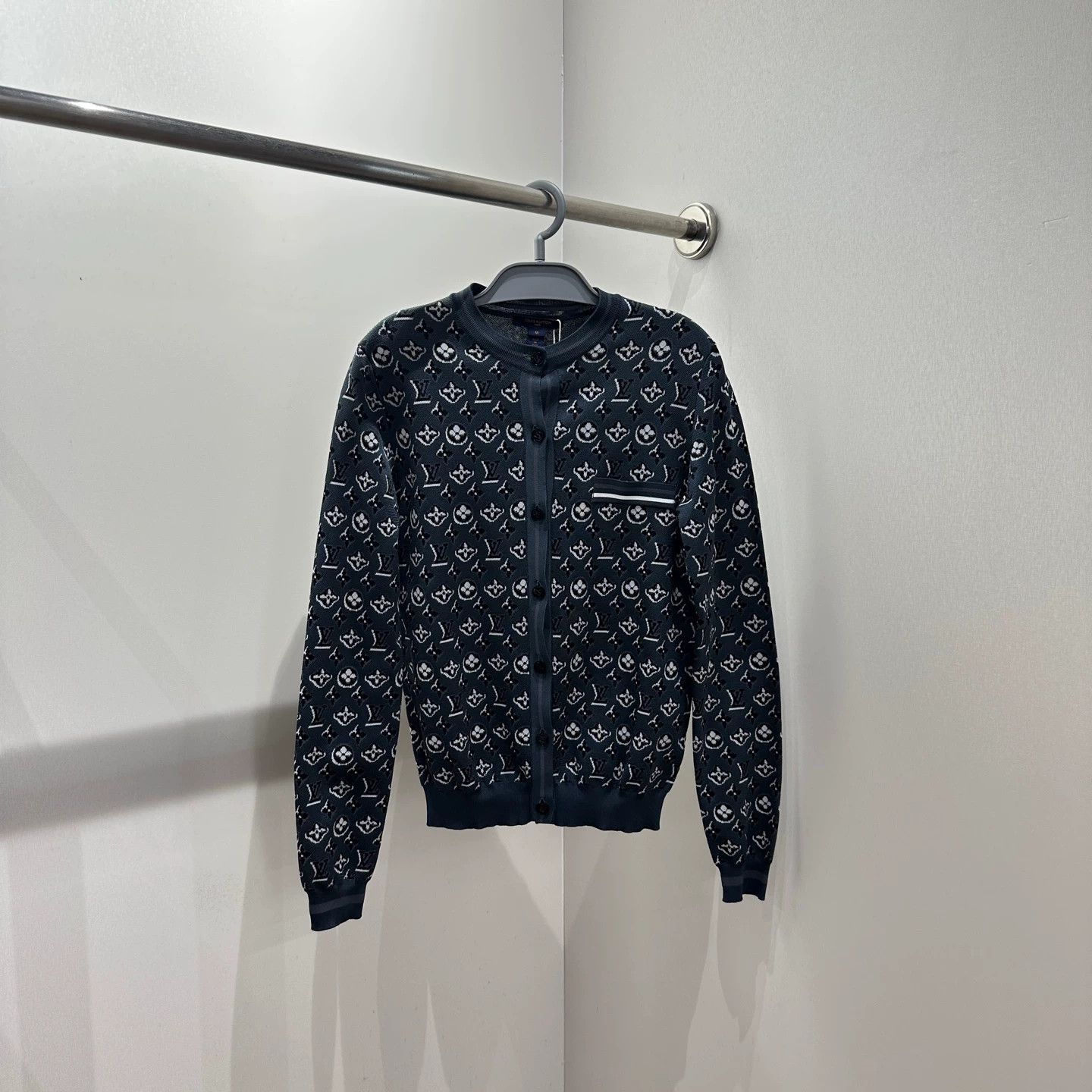 Louis Vuitton LV Monogram colorblock sweater M mar348 Size M / US 6-8 / IT 42-44 - 1 Thumbnail