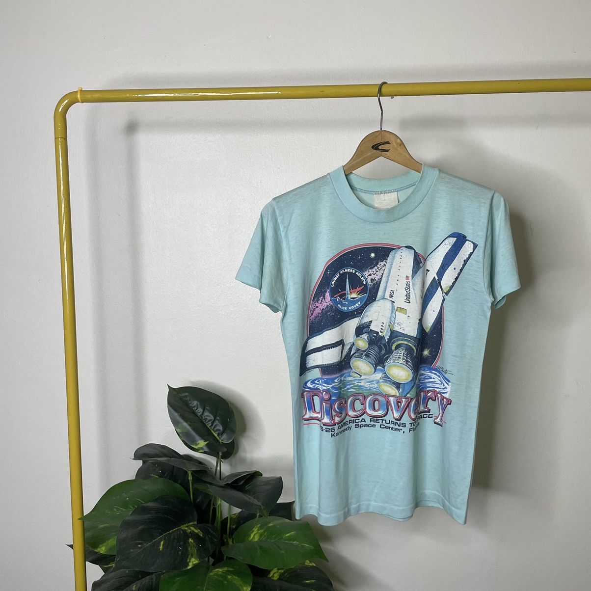 NASA × Vintage Vintage 1980s NASA Kennedy Space Centre T Shirt Size US S / EU 44-46 / 1 - 1 Thumbnail