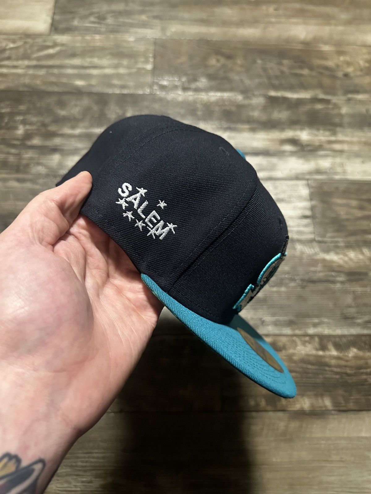 S4LEM × Supreme Supreme Salem New Era Fitted Navy (7 1/2) Size ONE SIZE - 3 Thumbnail
