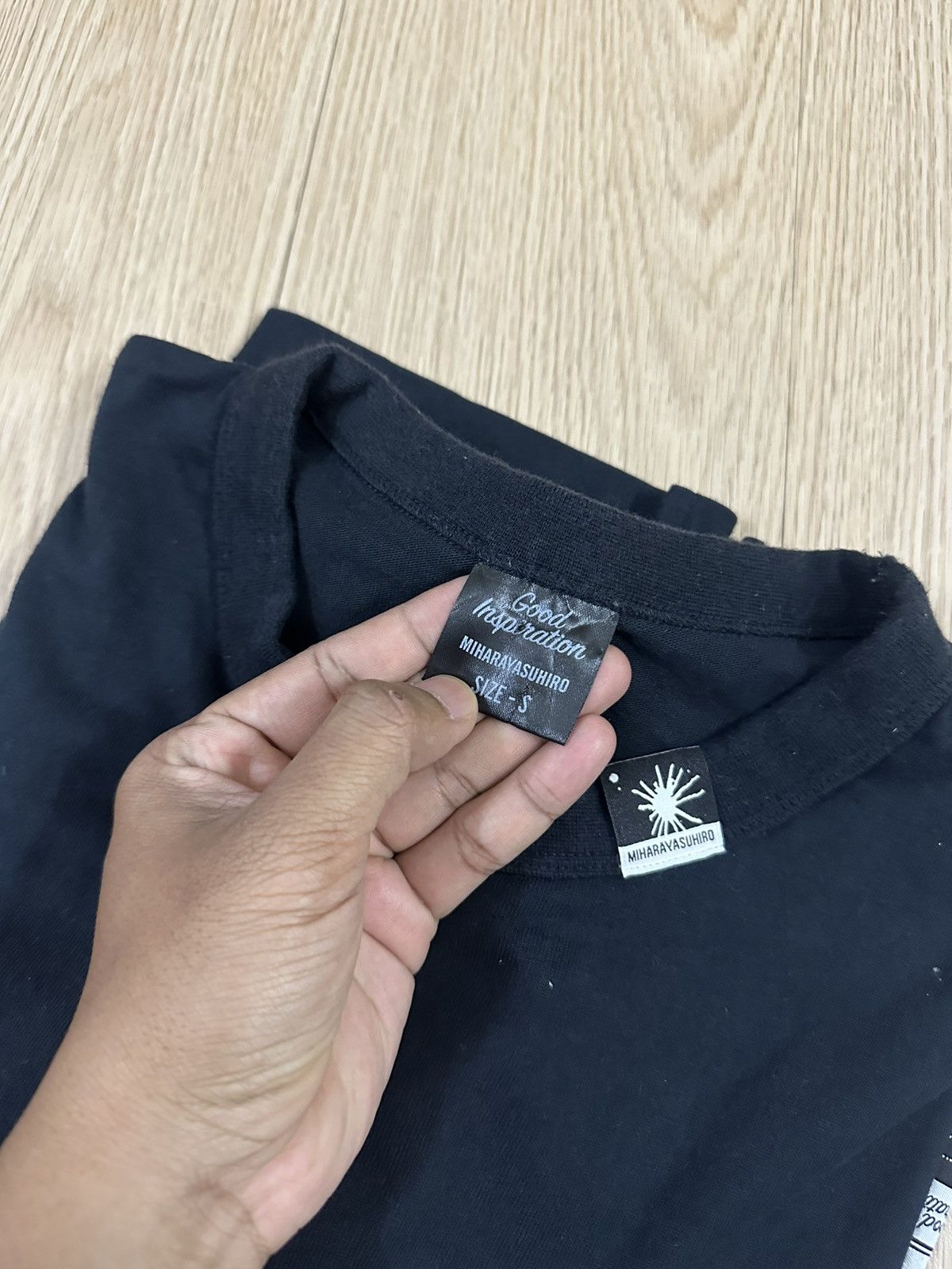 GU × Maison MIHARA YASUHIRO MIHARAYASUHIRO X GU Communications Good Inspiration L/S Tee Size US S / EU 44-46 / 1 - 11 Thumbnail
