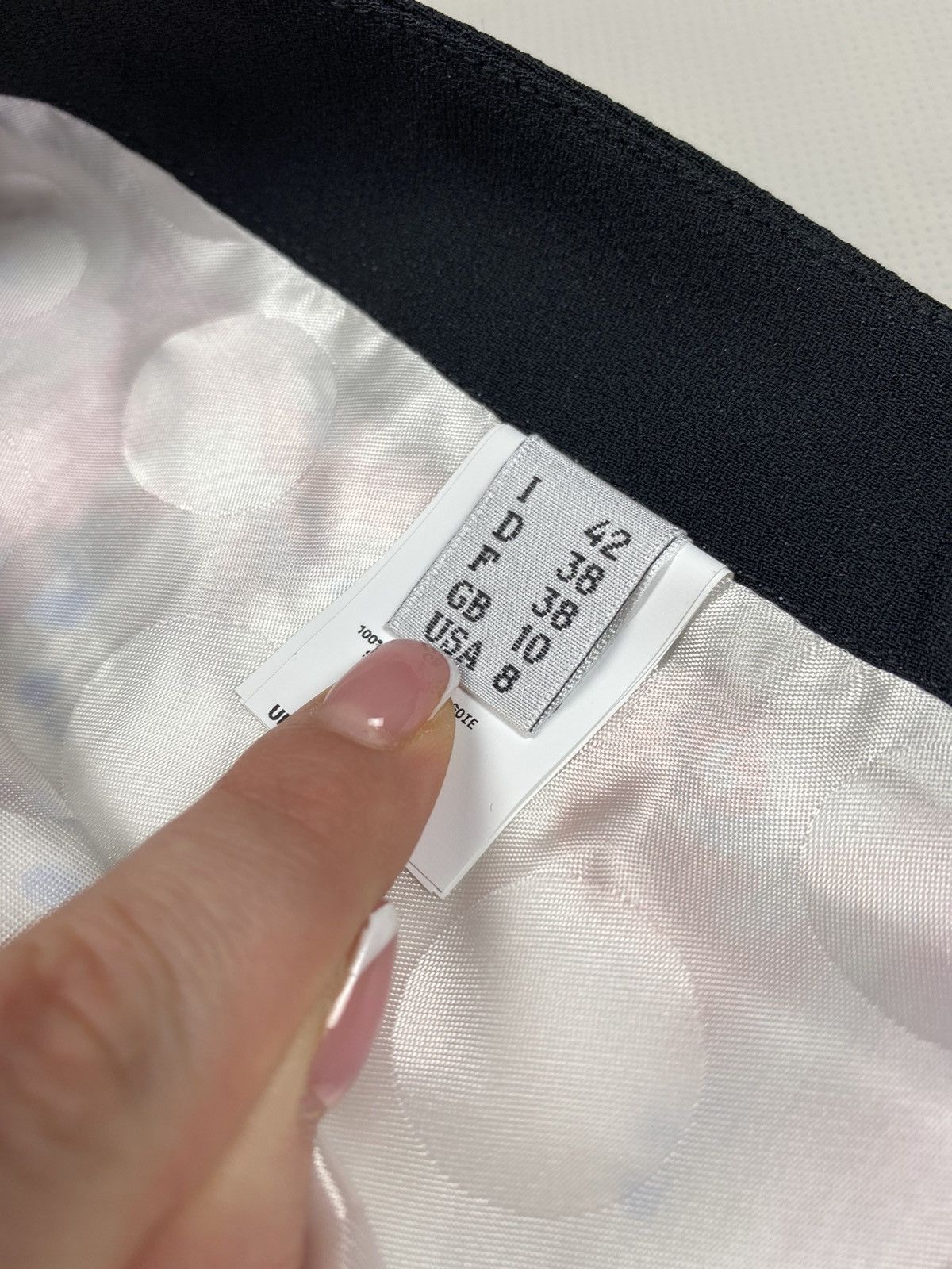 Emanuel Ungaro BNWT! Emanuel Ungaro ladies silk floral patterns skirt Size 28" / US 6 / IT 42 - 13 Thumbnail