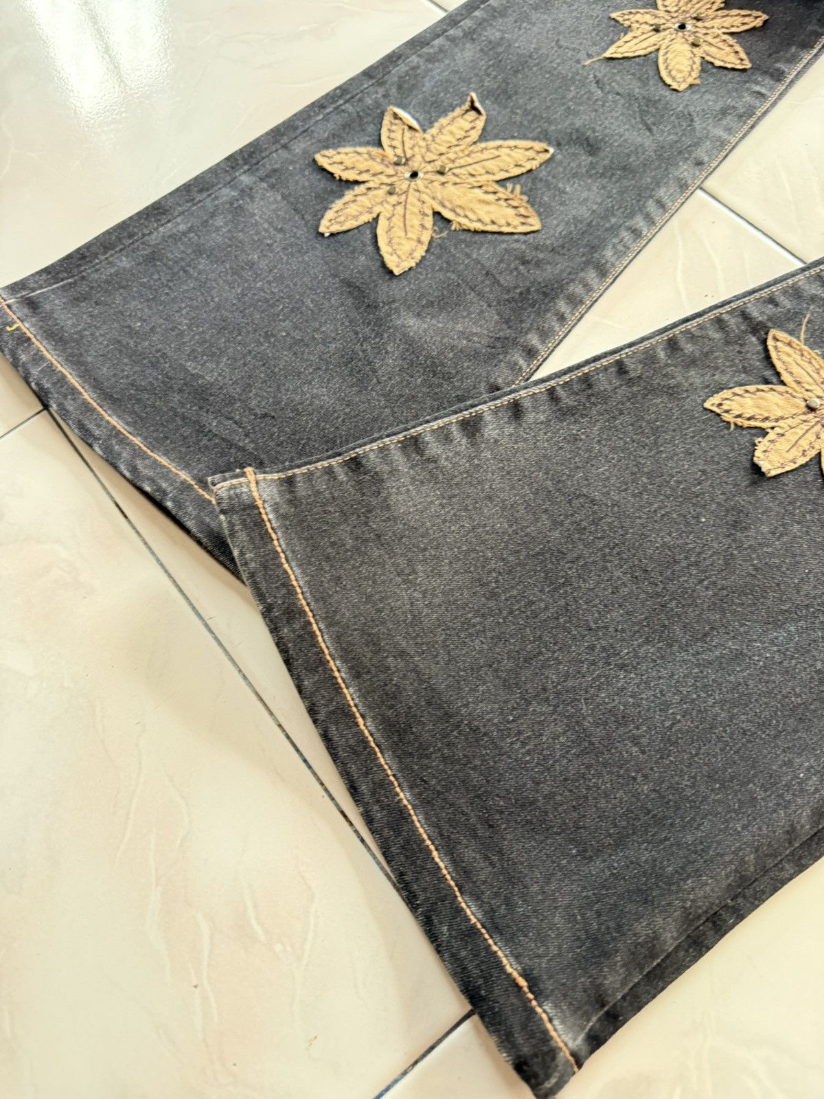 Japanese Brand Cosmo Japan Weed Leaf Suede Patch Mud Fade Flared Jeans Size US 27 - 12 Thumbnail