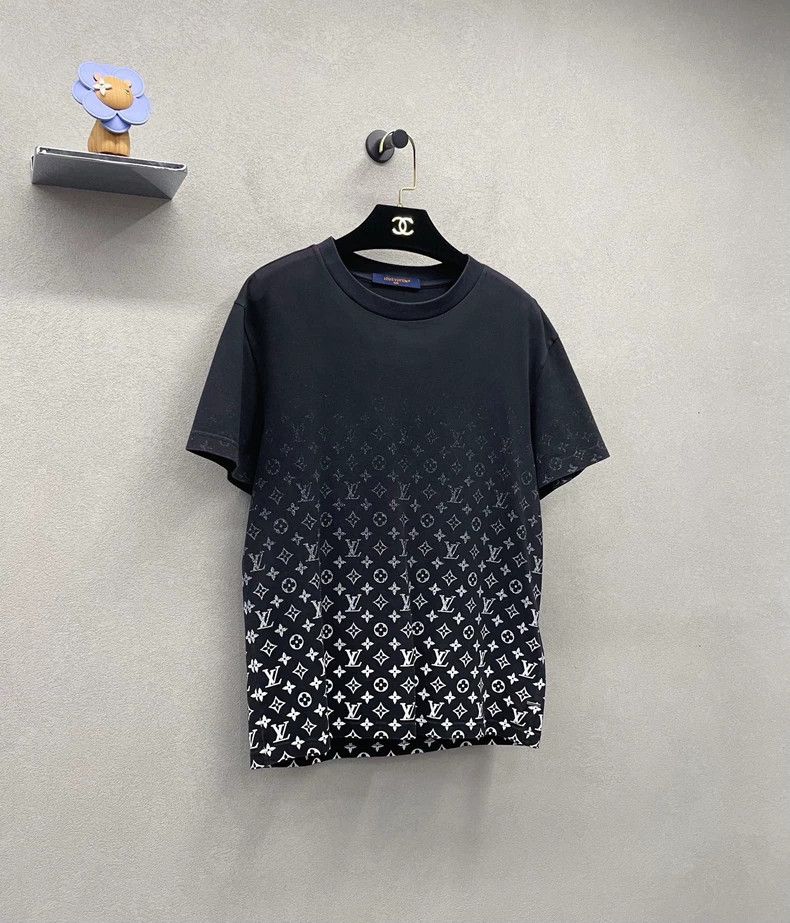 Louis Vuitton Louis Vuitton Black full-print logo gradient short sleeve Size US S / EU 44-46 / 1 - 5 Thumbnail